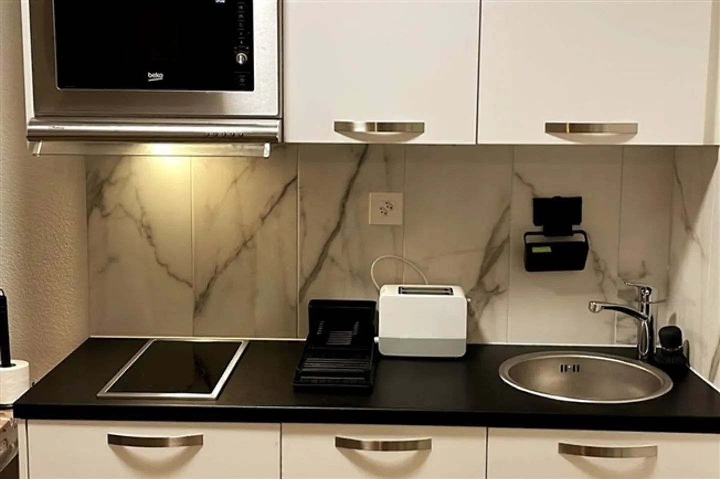 Appartement Studio Entièrement Meublé dans le Centre de Zürich Zone 10 - Photo 7 sur 11