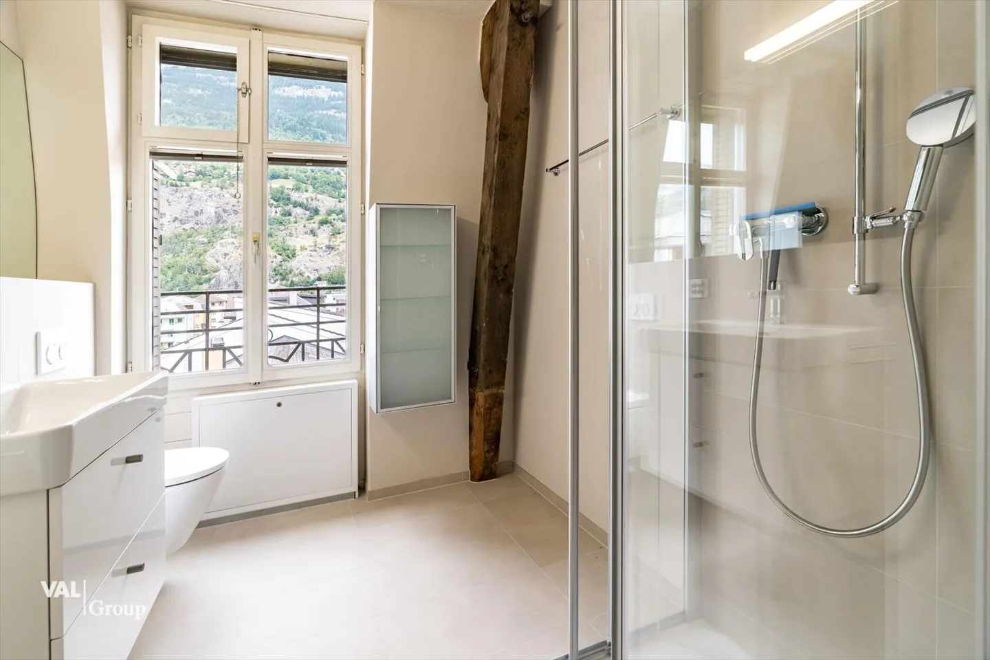 Dreamlike 5.5-Room Duplex Apartment in the Heart of Brig - Urban Charm Meets Modern Comfort - Photo 11 of 13