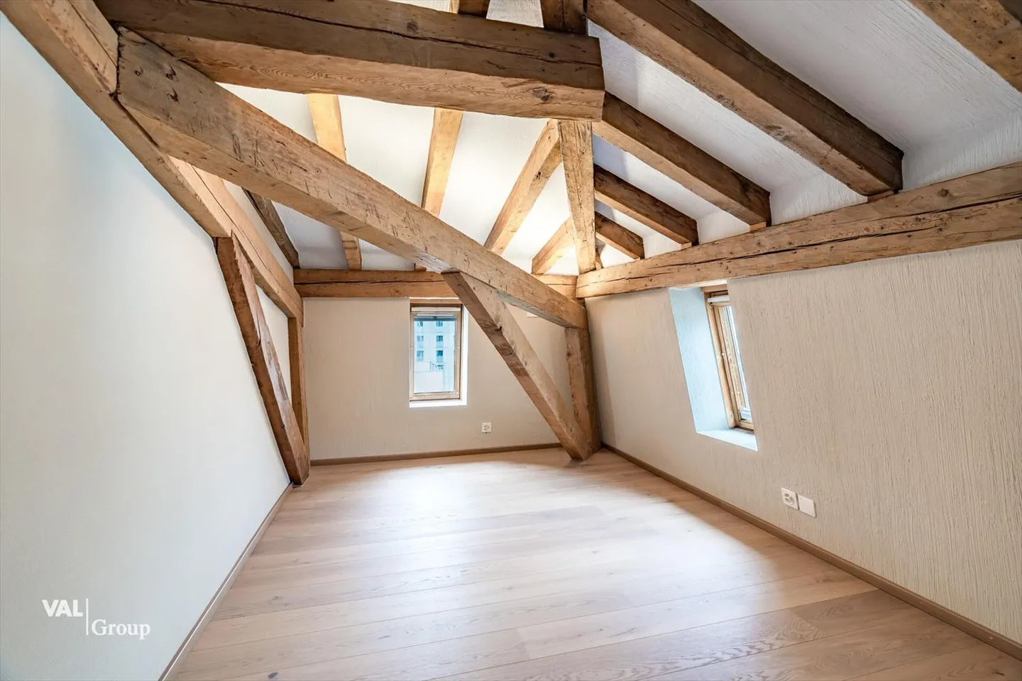 Dreamlike 5.5-Room Duplex Apartment in the Heart of Brig - Urban Charm Meets Modern Comfort - Photo 13 of 13