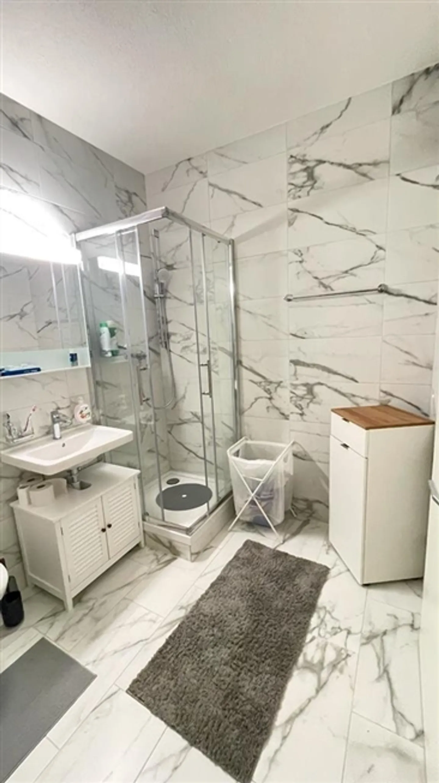 Appartement Studio Entièrement Meublé dans le Centre de Zürich Zone 10 - Photo 8 sur 11