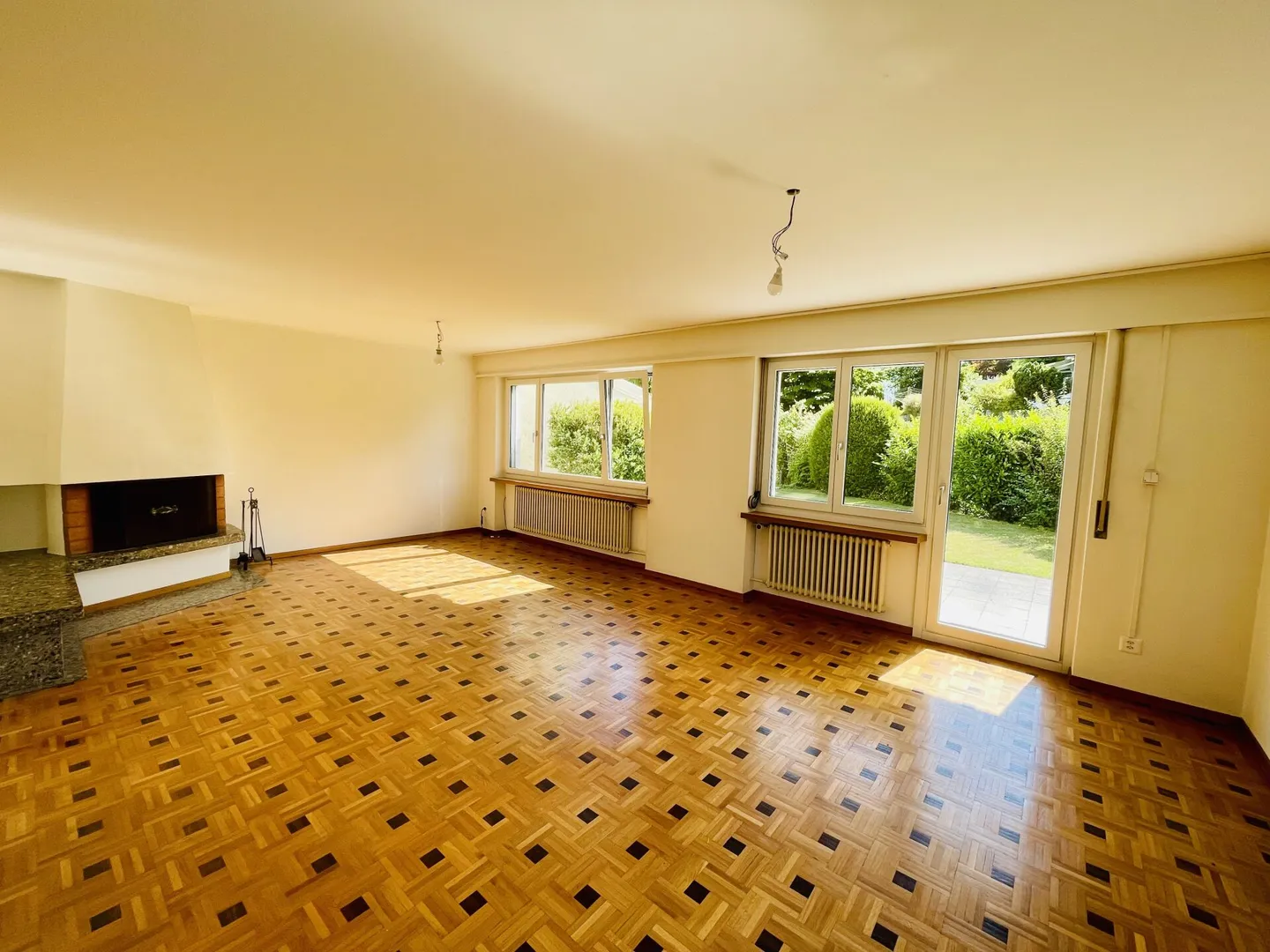 Casa angolare di 5,5 stanze con giardino ben curato in un ambiente familiare - Foto 2 di 10