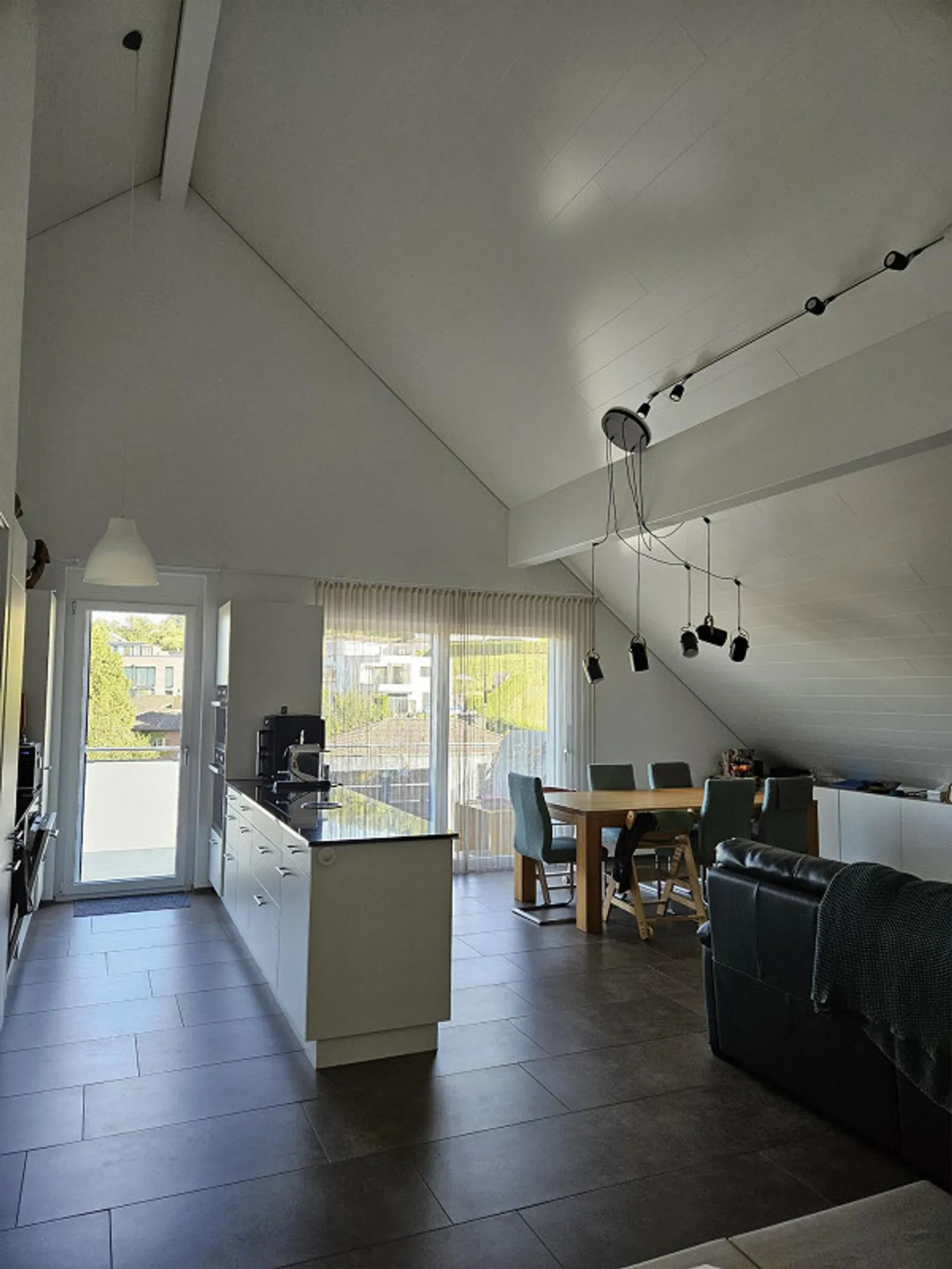 Appartement de 4,5 pièces à louer dans les combles - Photo 3 sur 15