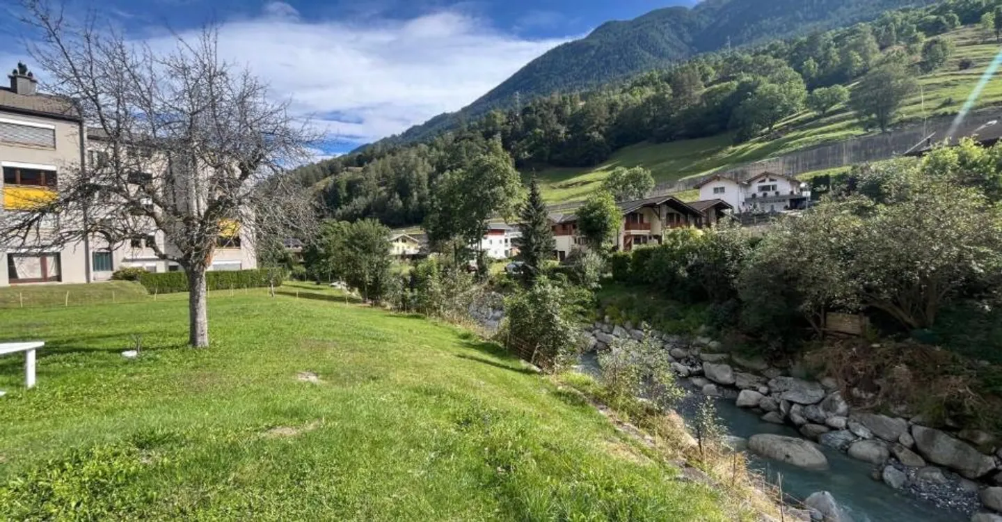In the heart of the village of Orsières, house and barn to renovate with beautiful outdoor space - Photo 8 of 12