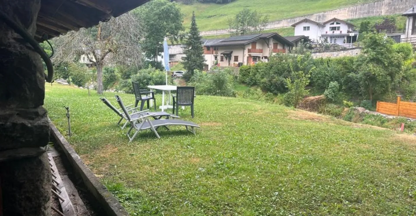 In the heart of the village of Orsières, house and barn to renovate with beautiful outdoor space - Photo 10 of 12