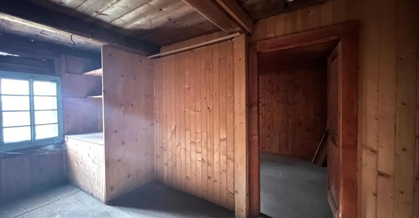 In the heart of the village of Orsières, house and barn to renovate with beautiful outdoor space - Photo 12 of 12