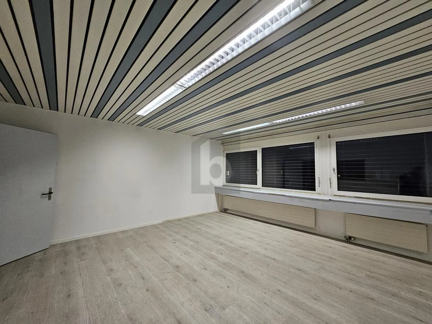 RENOVATED - INDIVIDUAL WITH TERRACE - Photo 2 of 6
