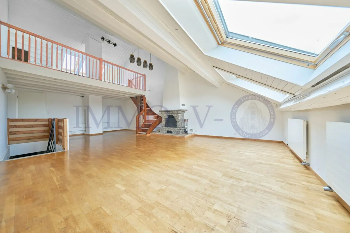 GERÄUMIGES TRIPLEX MIT CHARME UND BALKON-TERRASSE - Foto 1 von 8