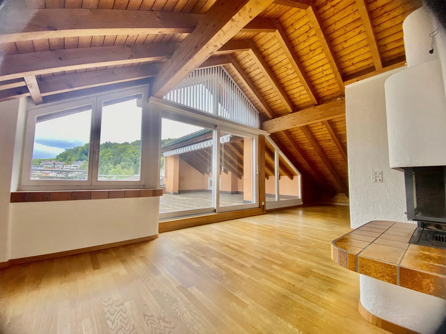 Spacious 3-room penthouse in the popular Schönbühl district - Photo 2 of 9