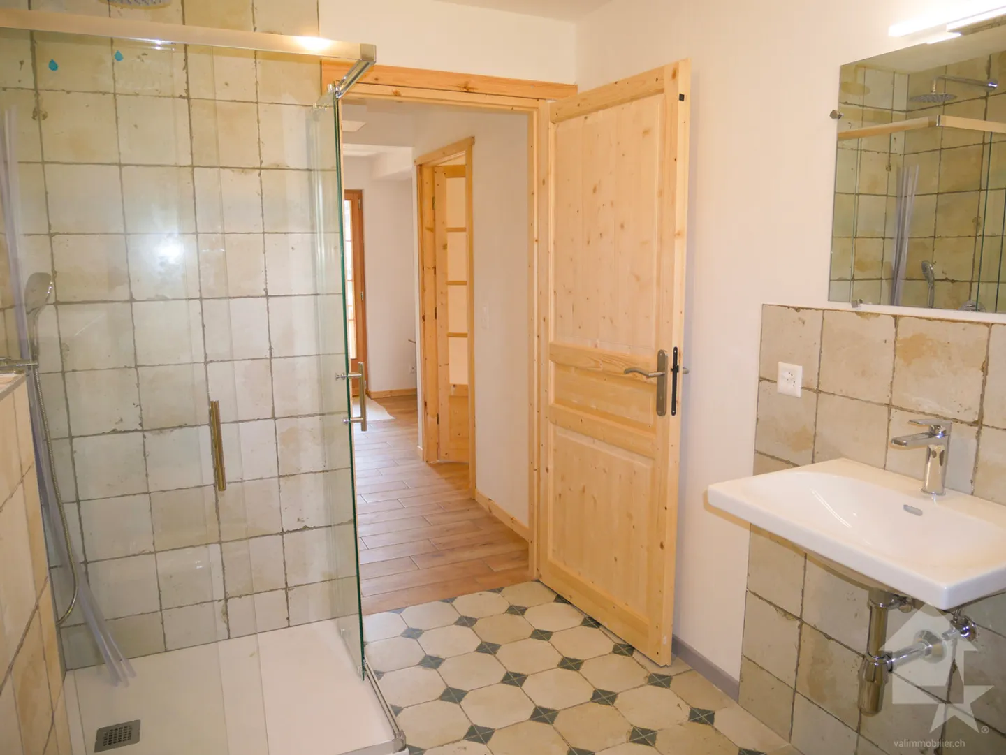 Outstanding new chalet in Liddes Top sunshine and beautiful view - Photo 17 of 28