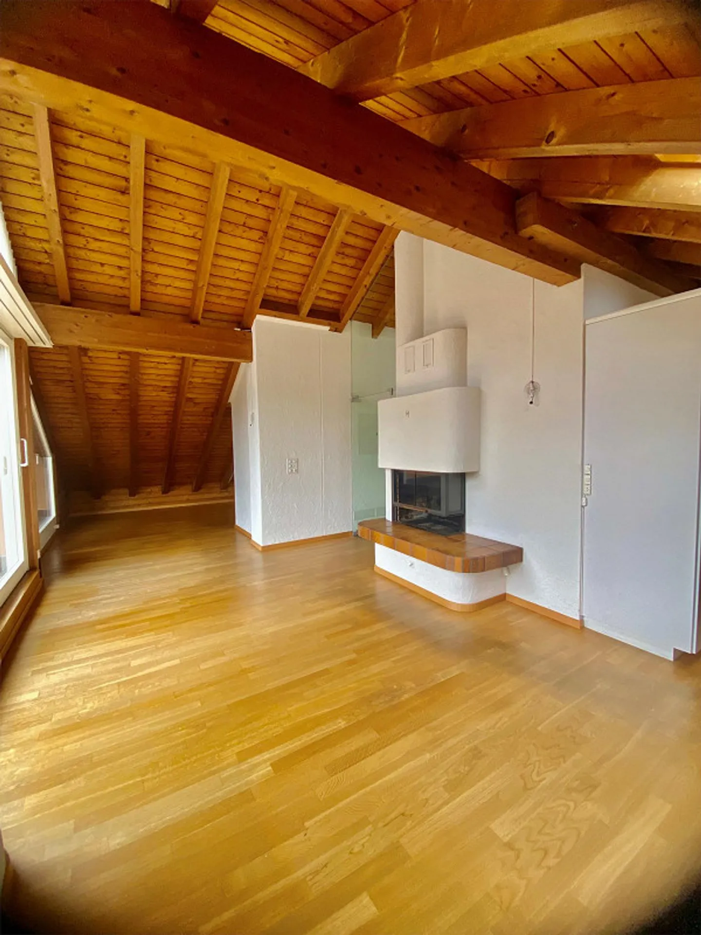 Spacious 3-room penthouse in the popular Schönbühl district - Photo 3 of 9
