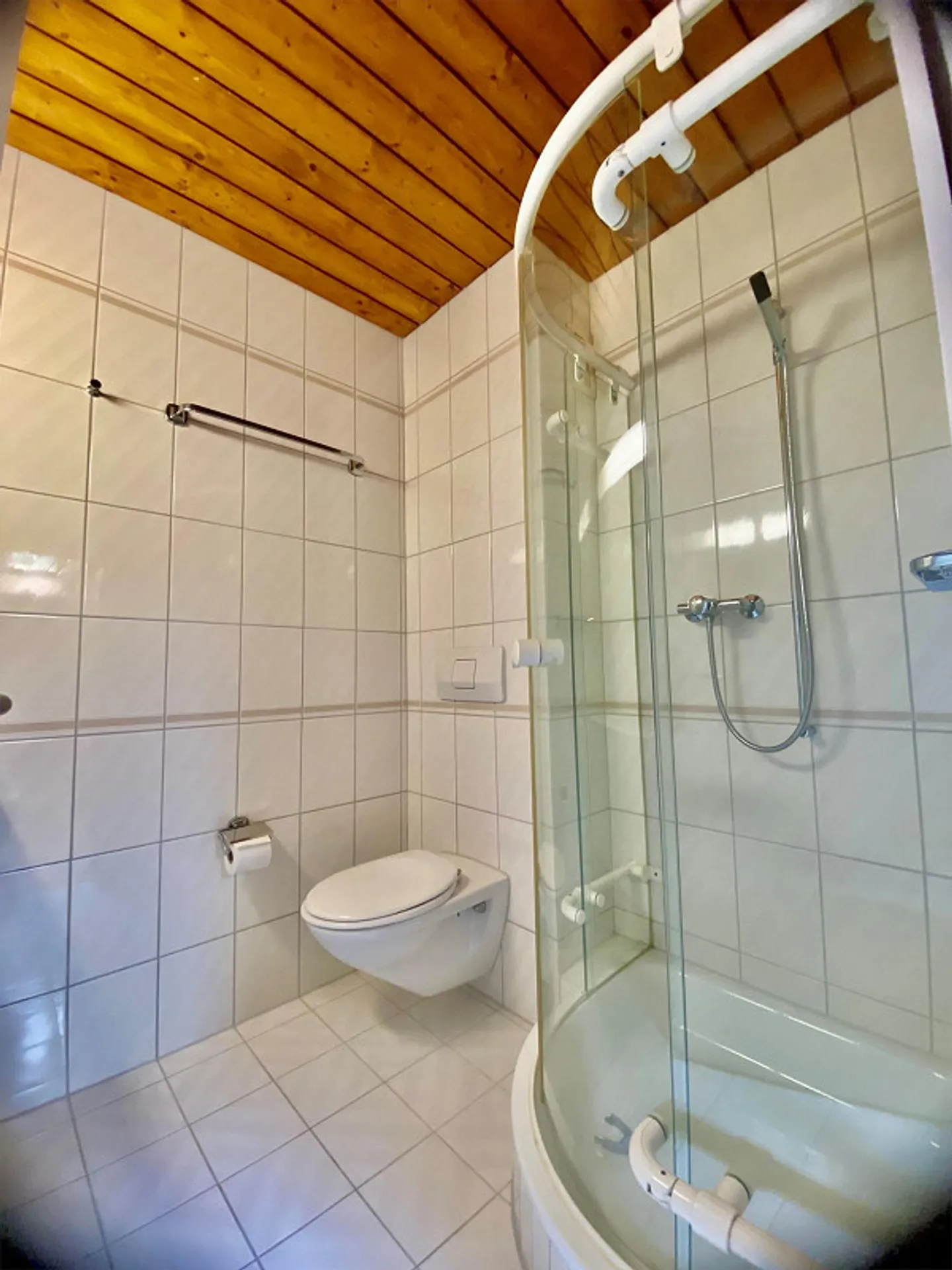 Spacious 3-room penthouse in the popular Schönbühl district - Photo 7 of 9