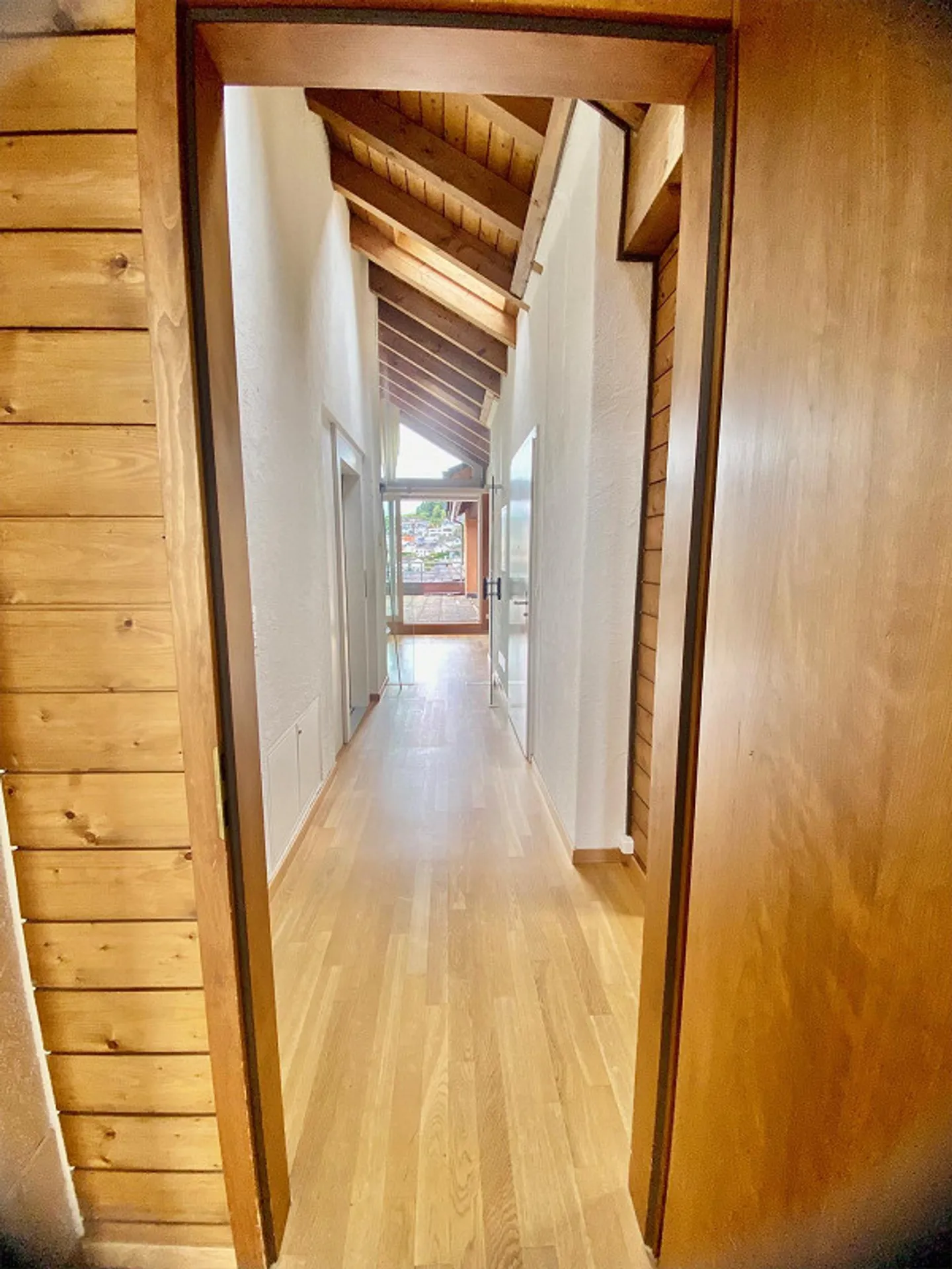 Spacious 3-room penthouse in the popular Schönbühl district - Photo 4 of 9