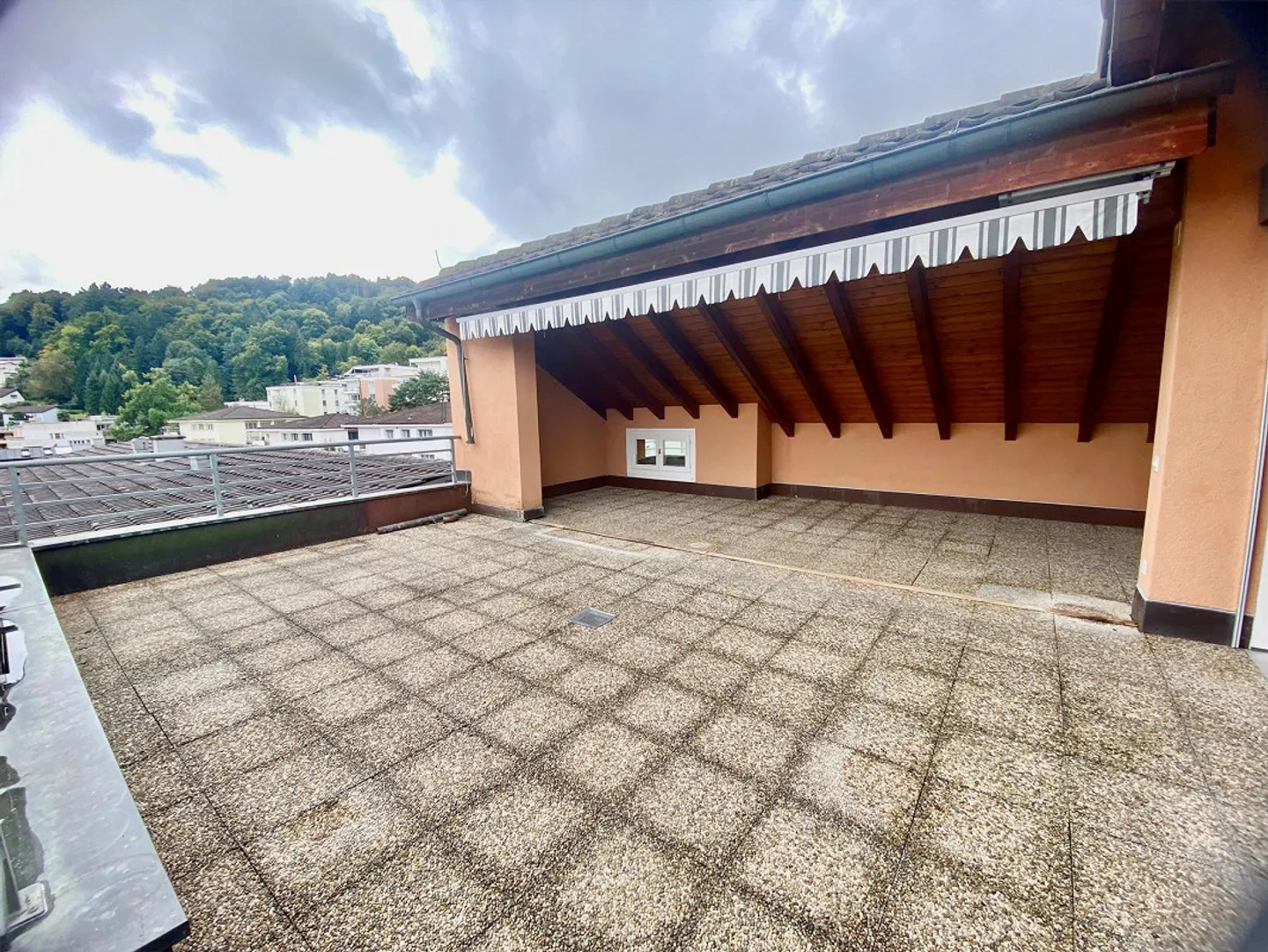 Spacious 3-room penthouse in the popular Schönbühl district - Photo 5 of 9