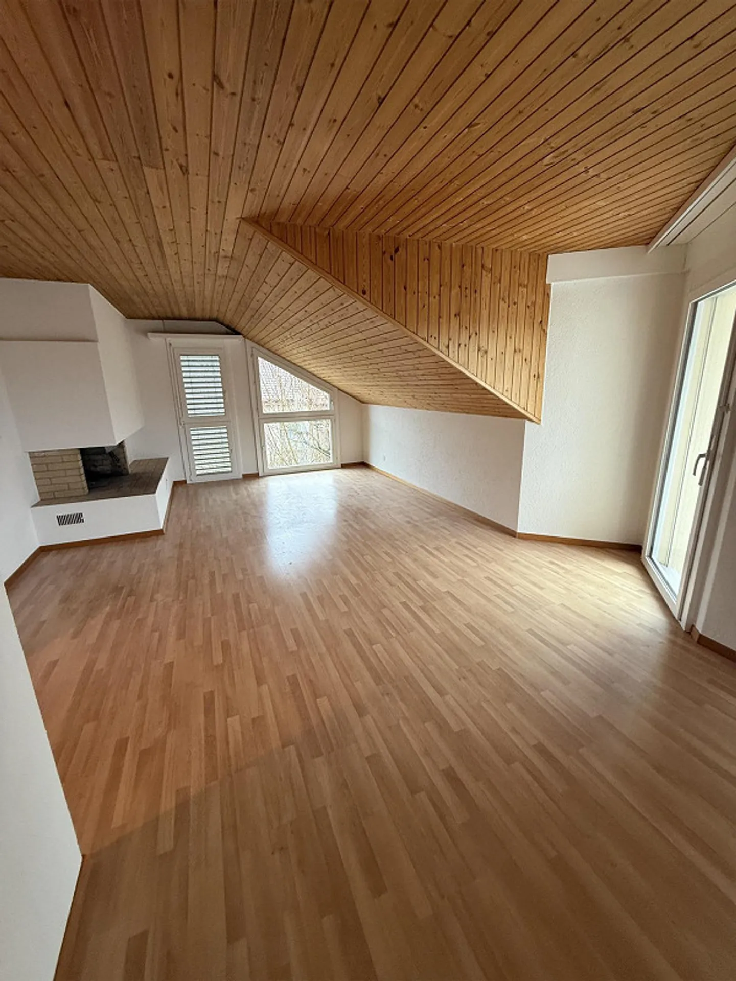 Attico ristrutturato di 4,5 locali in affitto - Foto 1 di 24