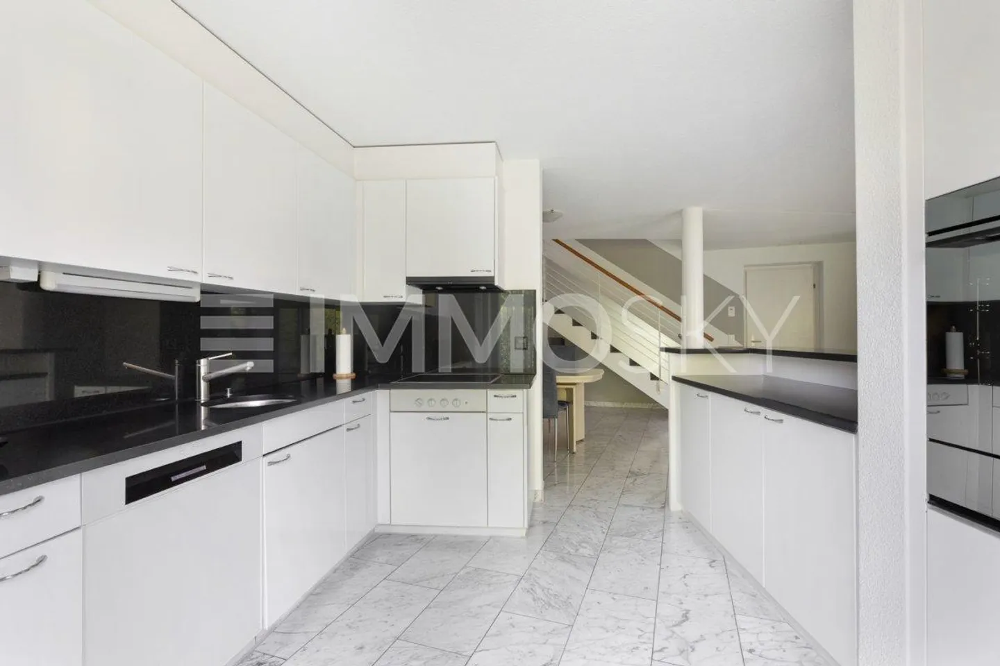 Geräumiges Einfamilienhaus mit Pool - Foto 4 von 5