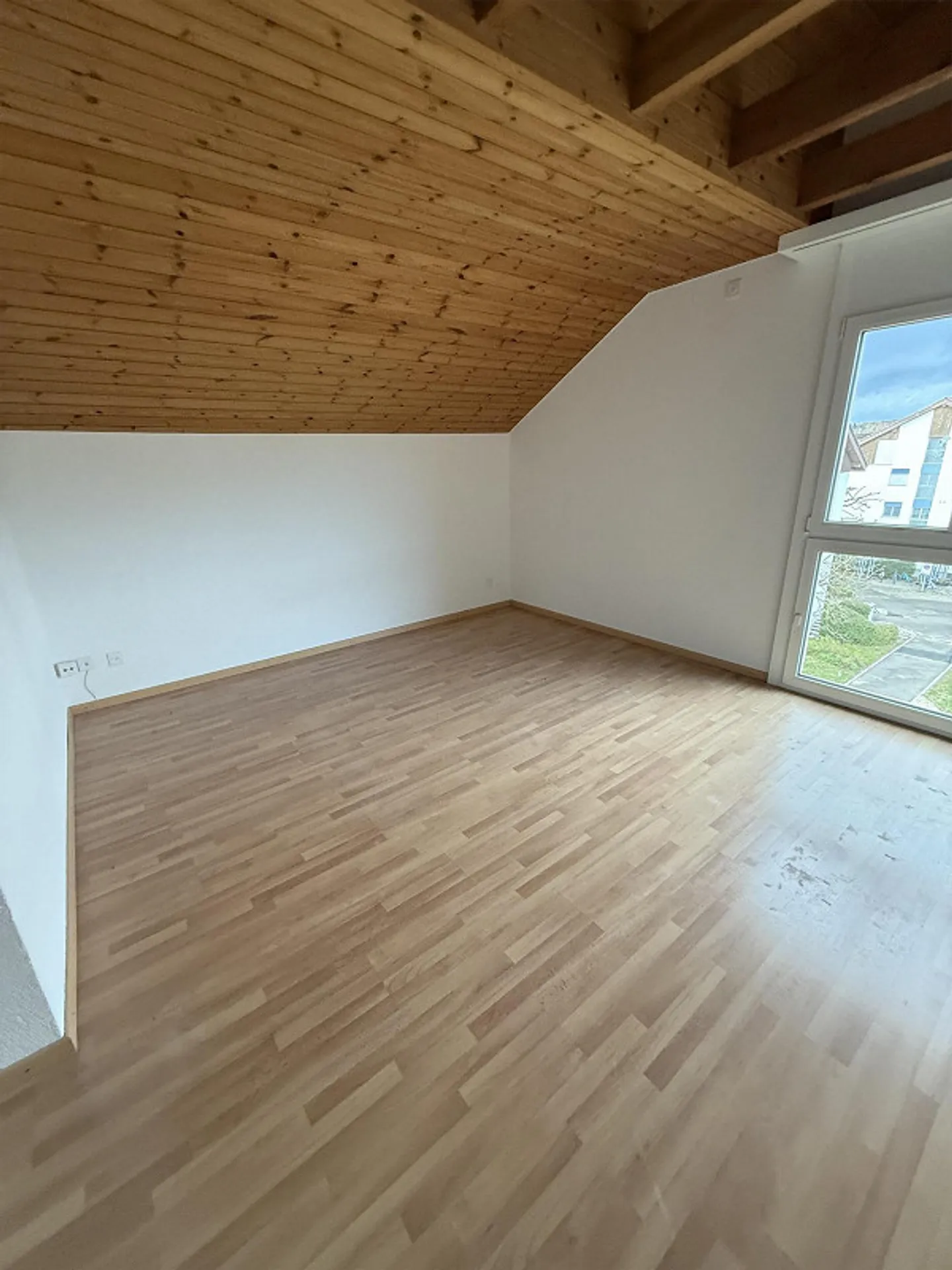 Attico ristrutturato di 4,5 locali in affitto - Foto 8 di 24