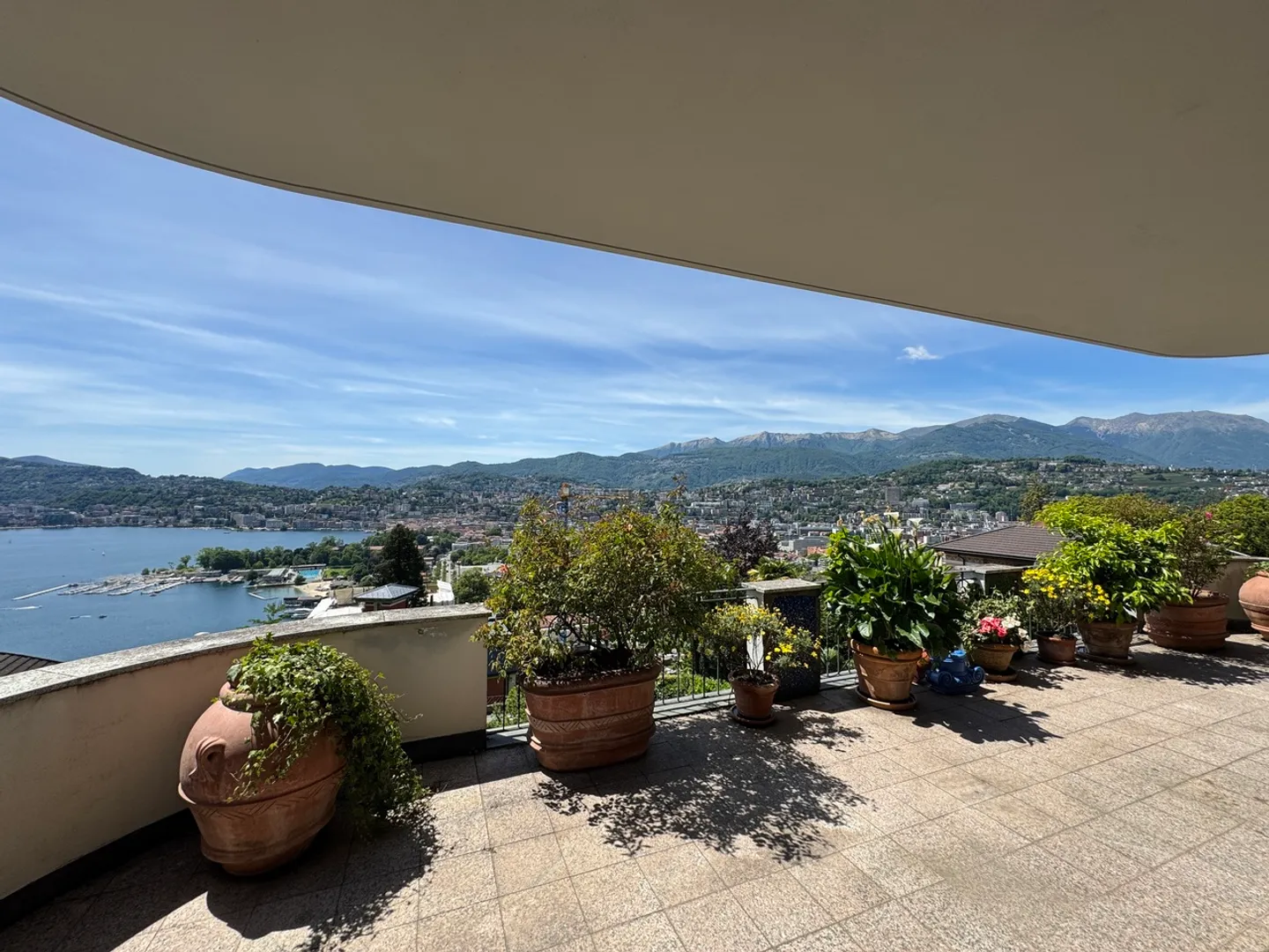 Appartamento Elegante con Vista Lago - Foto 2 di 12