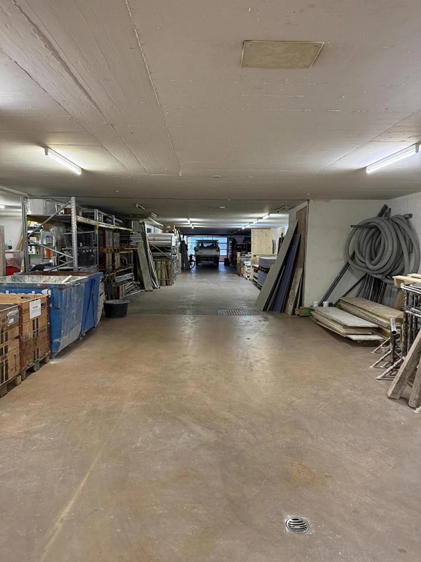 Espace commercial / Garage / Stockage - Photo 1 sur 5