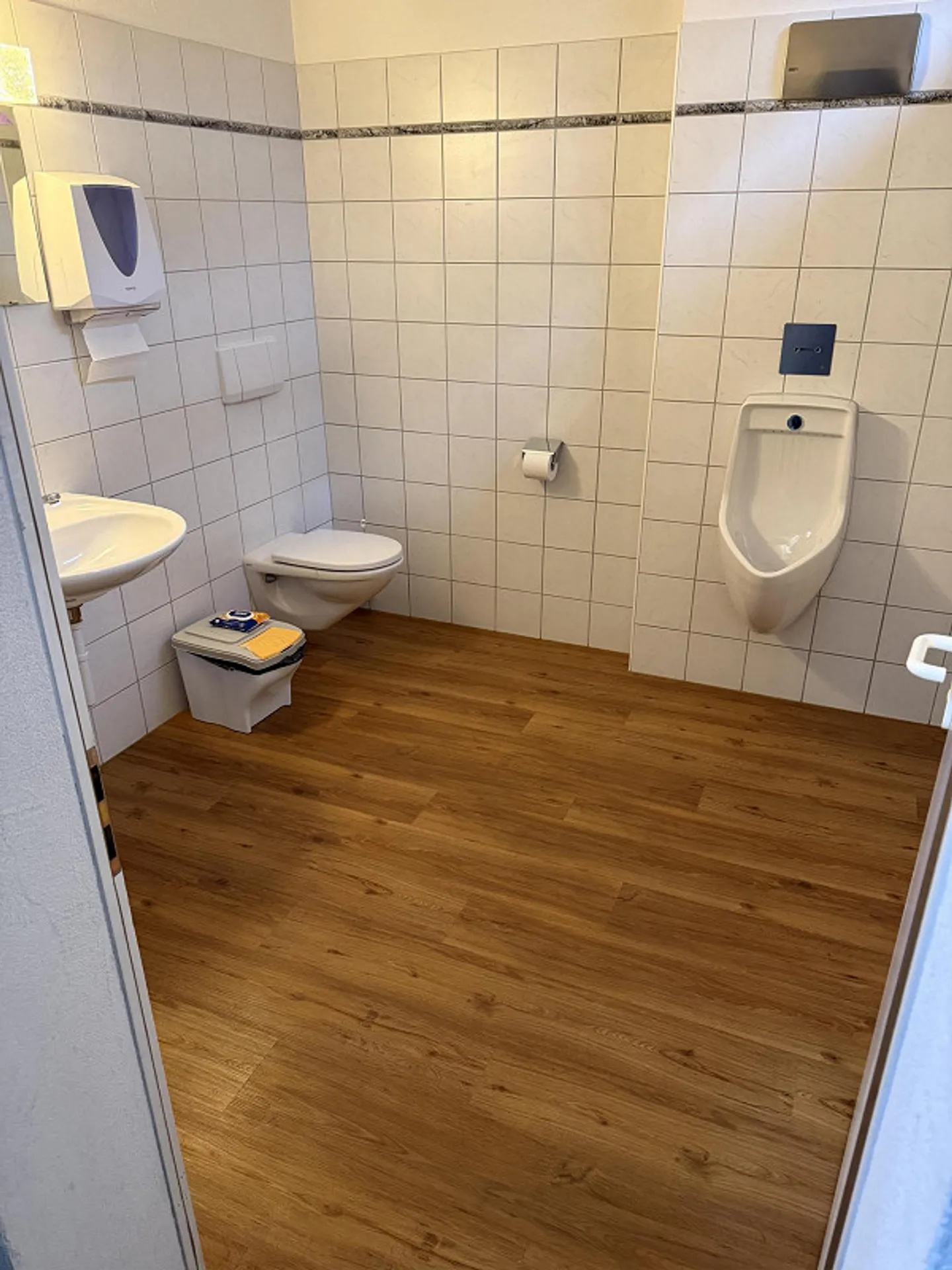 Espace commercial / Garage / Stockage - Photo 2 sur 5