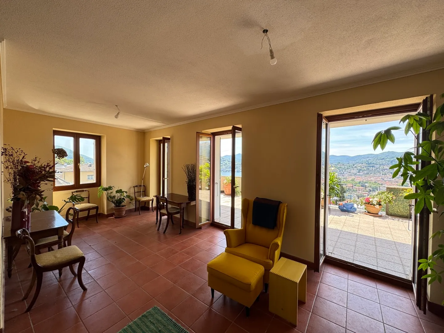 Appartamento Elegante con Vista Lago - Foto 3 di 12