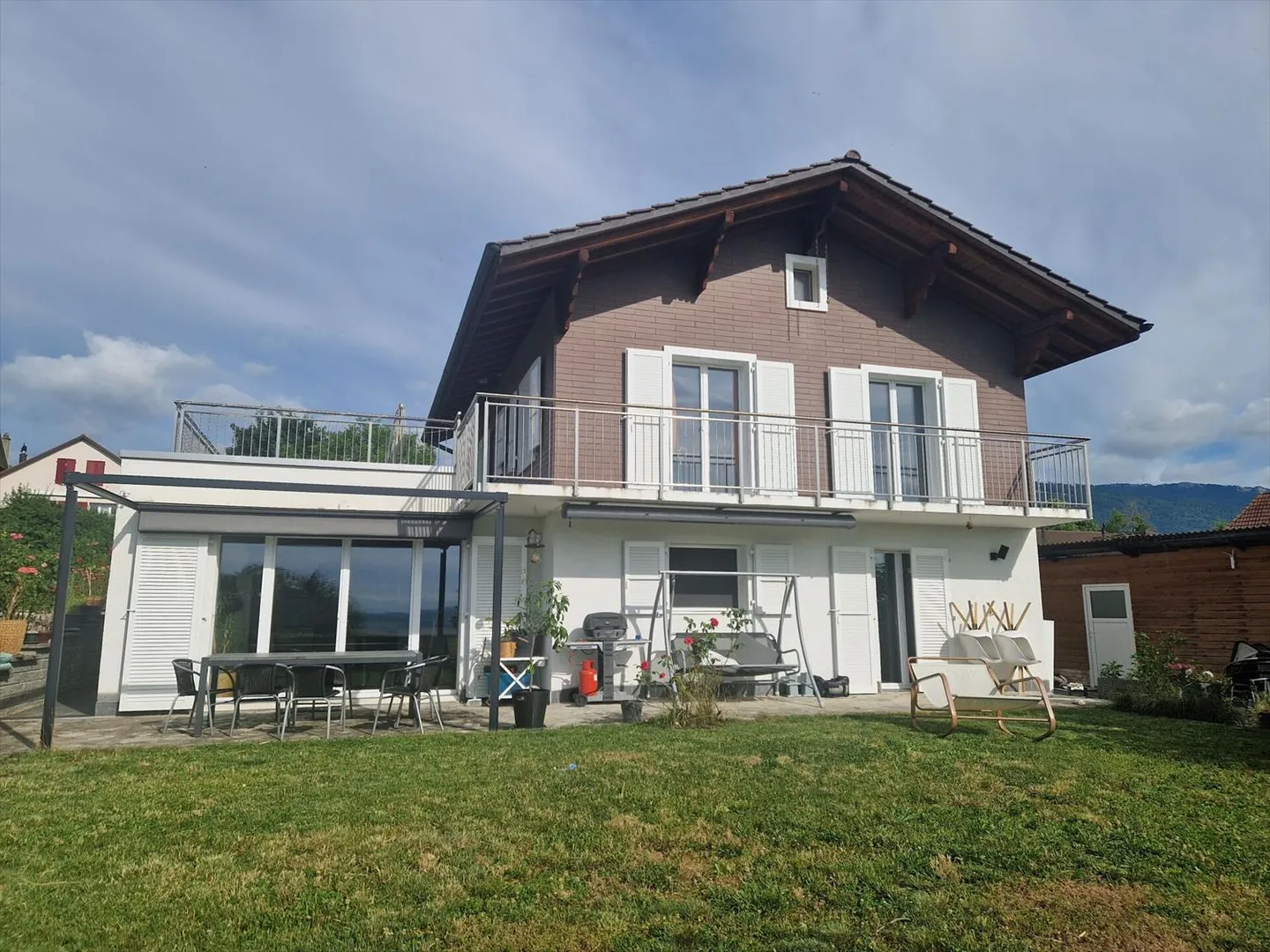 Magnifica villa di 6,5 stanze con vista panoramica e studio privato - Foto 1 di 9