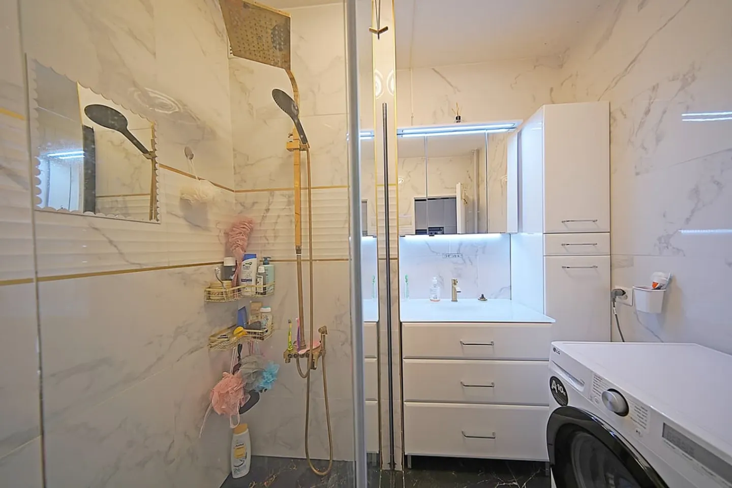 Spacious 5-room apartment with loggia close to all amenities - Photo 5 of 8