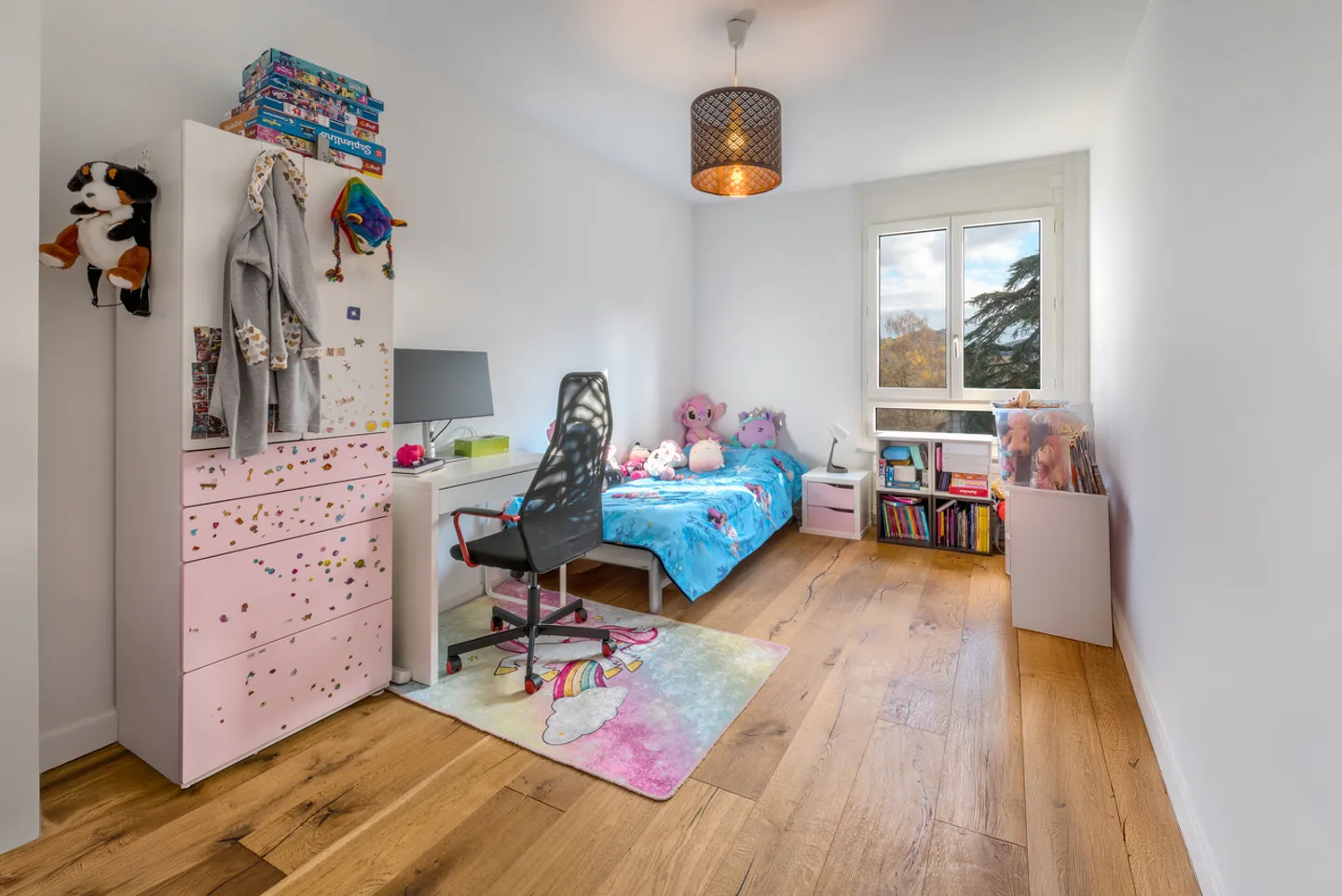 Renovated 5-room apartment with unobstructed views and five balconies - Photo 11 of 12