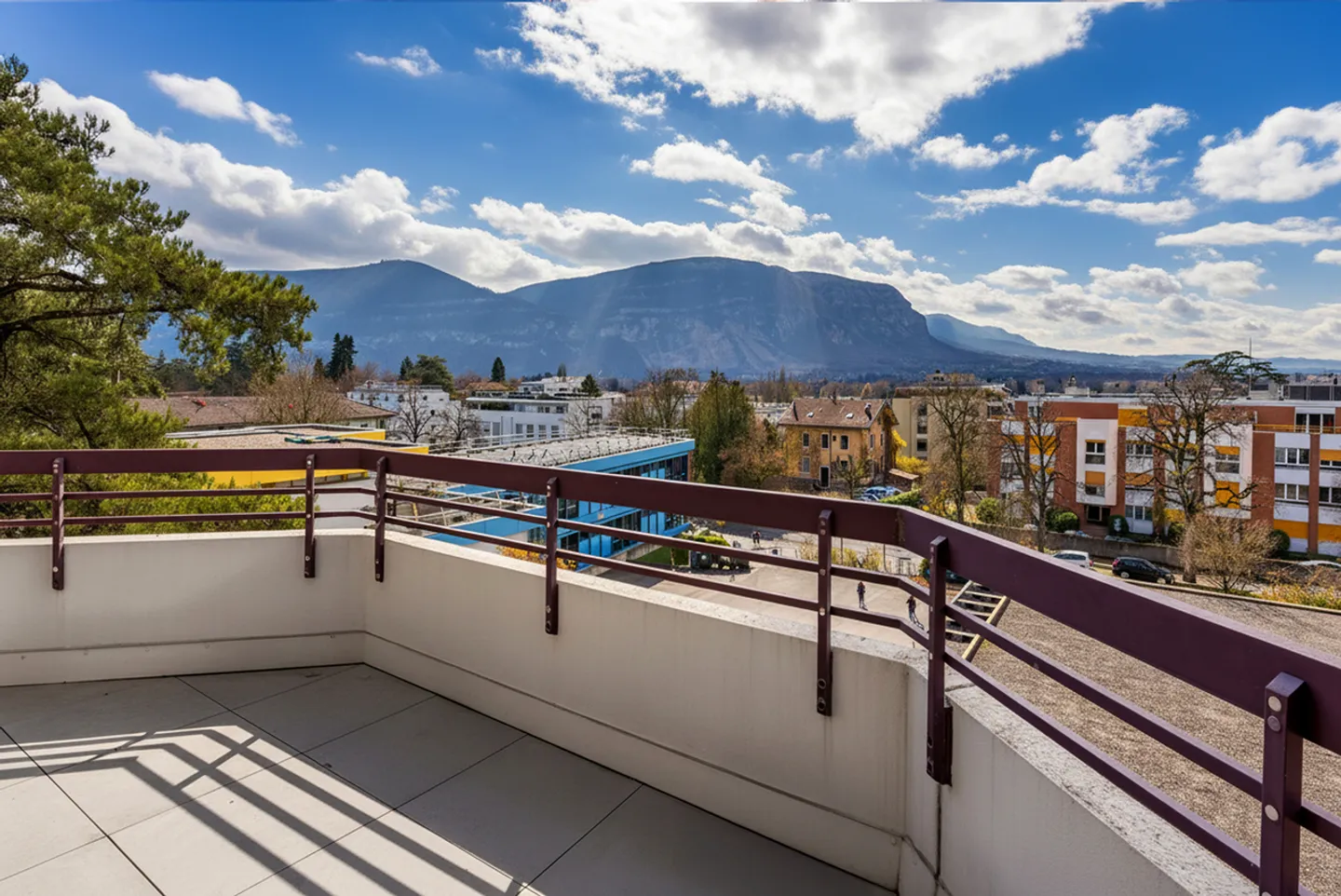 Renovated 5-room apartment with unobstructed views and five balconies - Photo 12 of 12