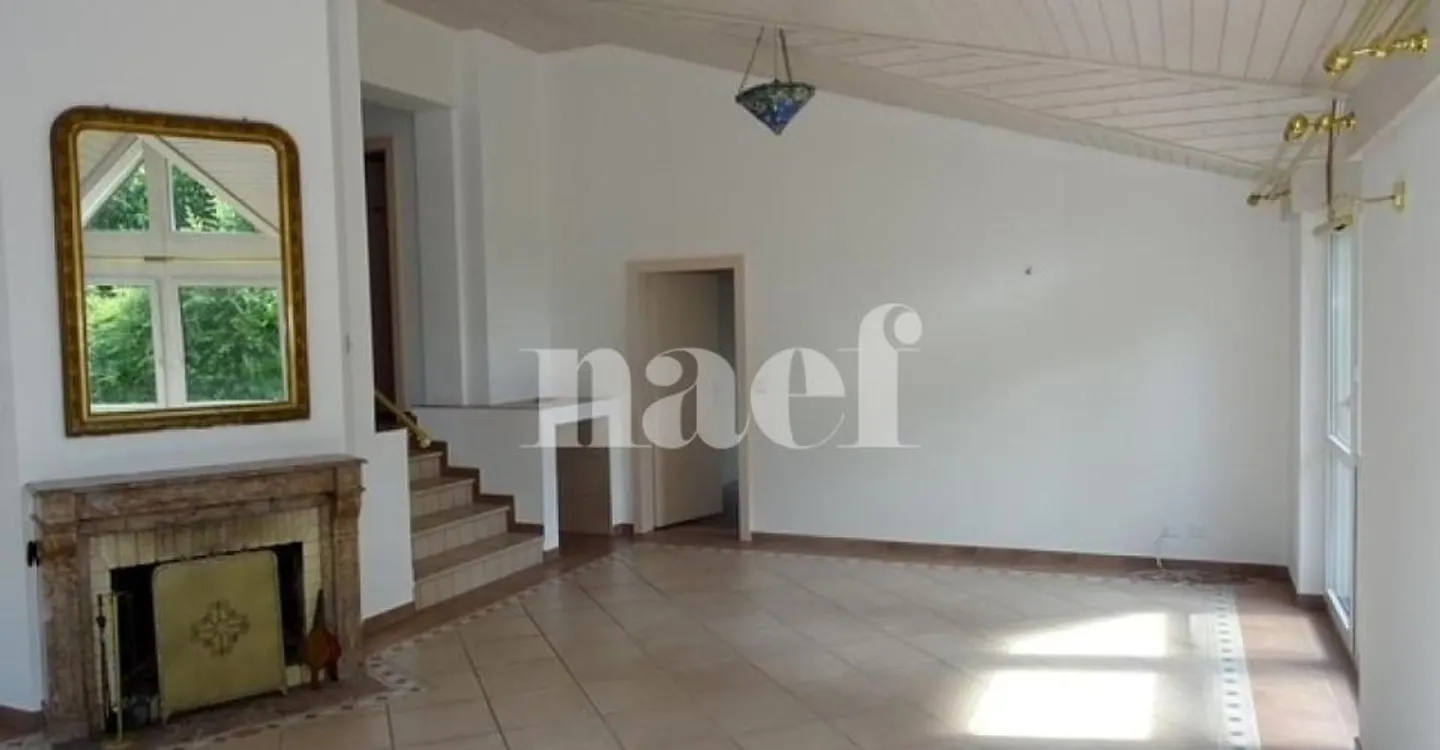 Villa - Photo 2 of 11