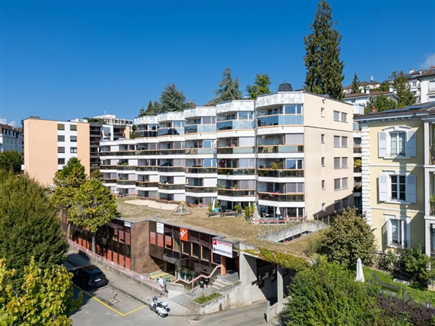 Espace de stationnement pour moto couvert à louer - Photo 1 sur 1