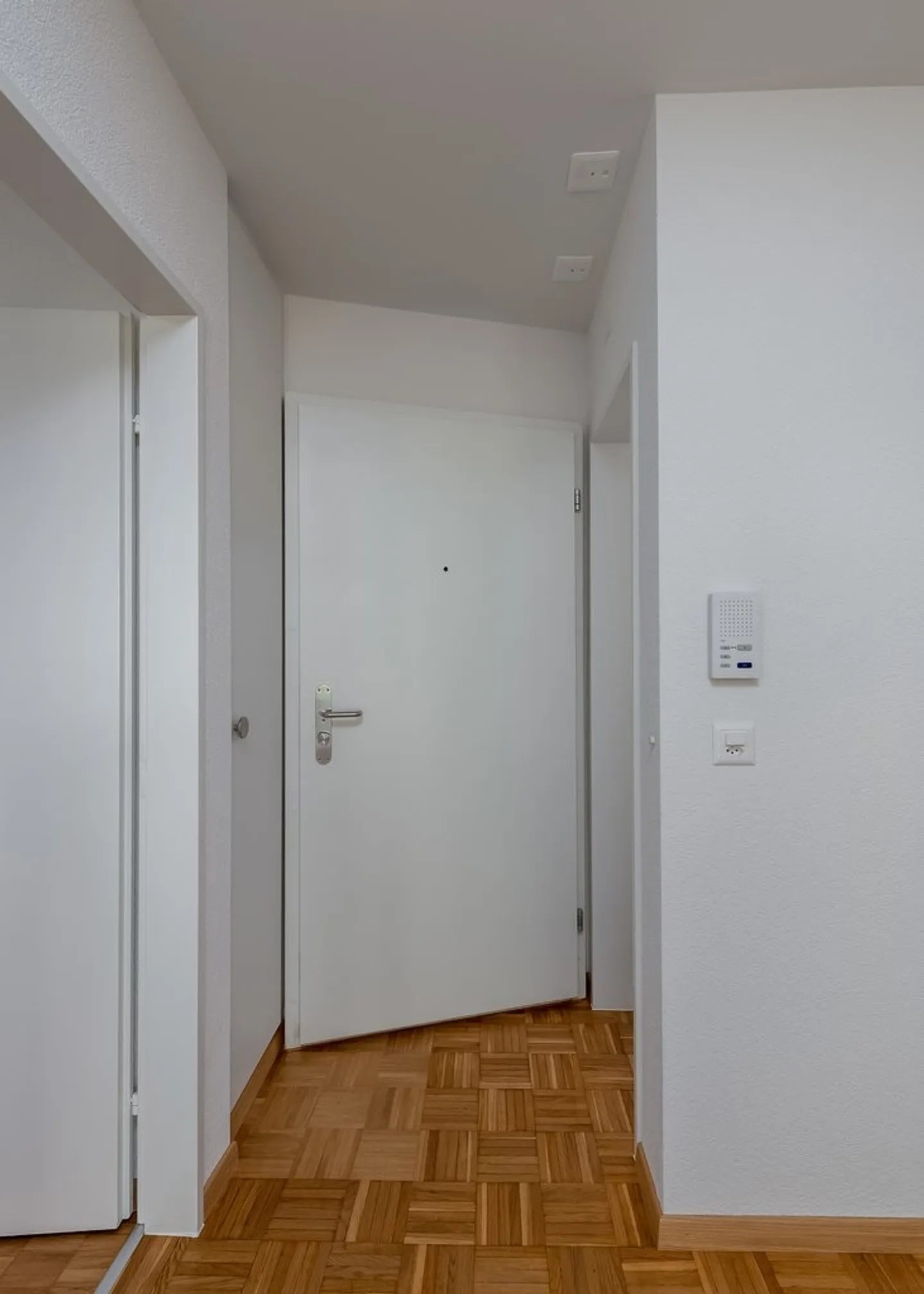 Appartement simple près du centre-ville - Photo 2 sur 6