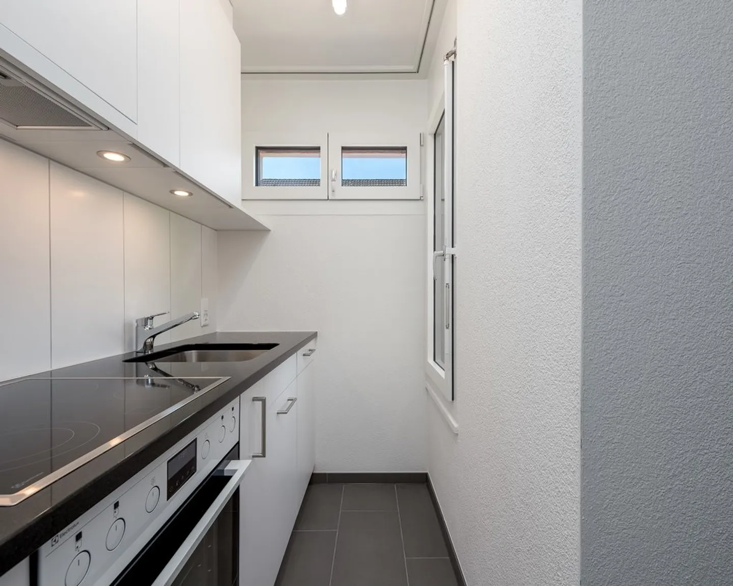 Appartement simple près du centre-ville - Photo 3 sur 6