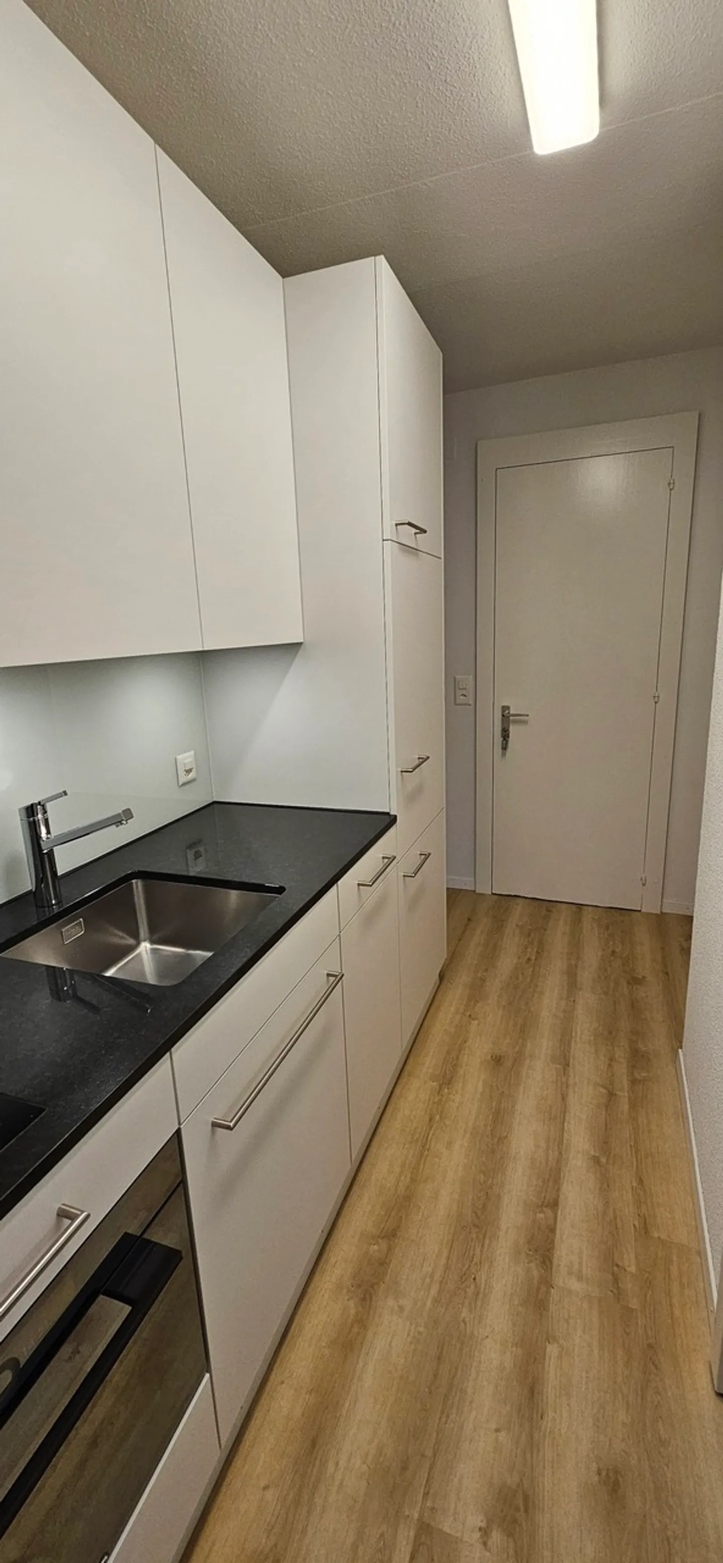 À louer : magnifique appartement 1 pièce rénové au rez-de-chaussée - Photo 1 sur 8