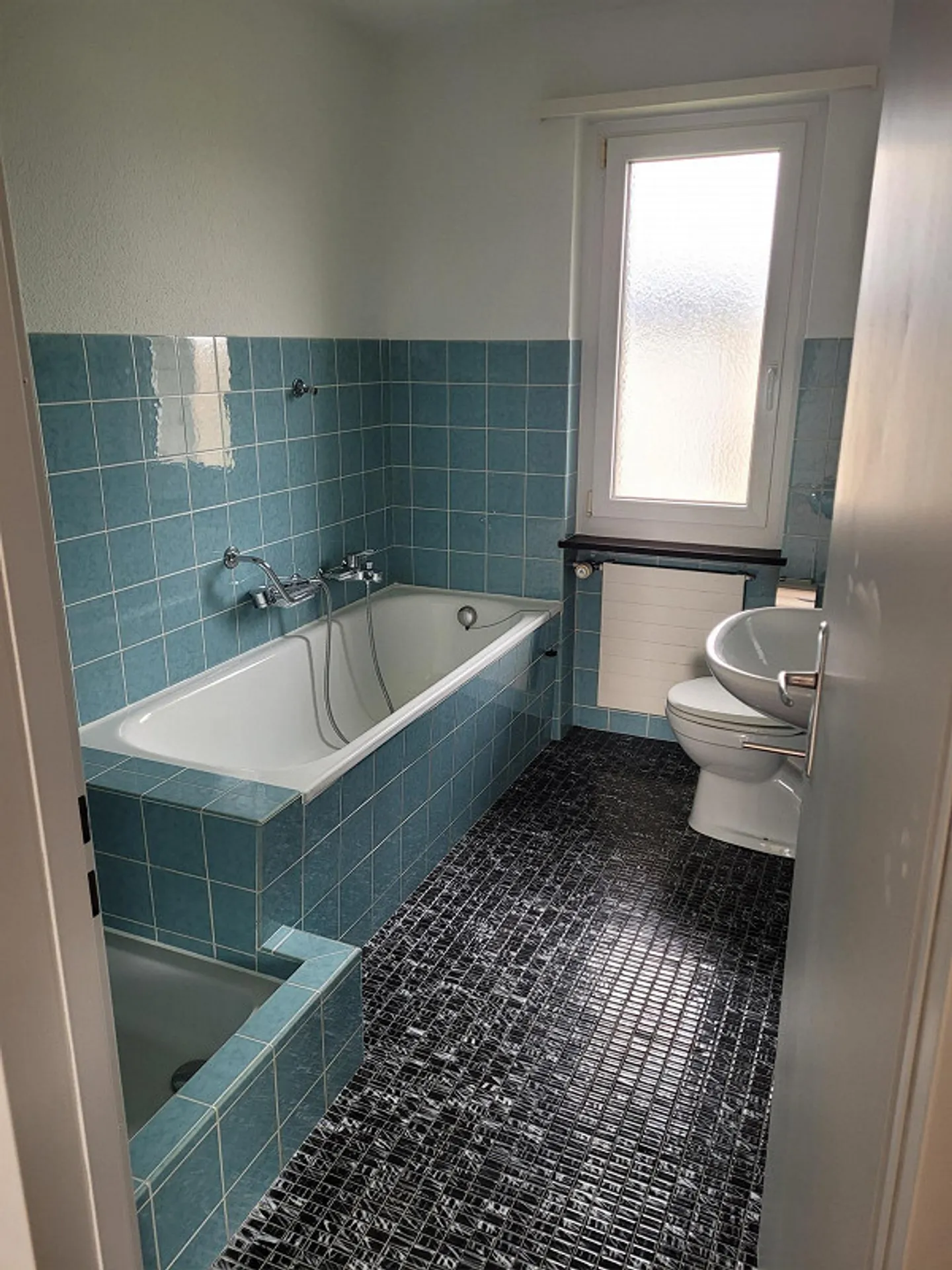 Subaffittuario per un luminoso appartamento di 3,5 stanze con balcone e vista - Foto 6 di 6