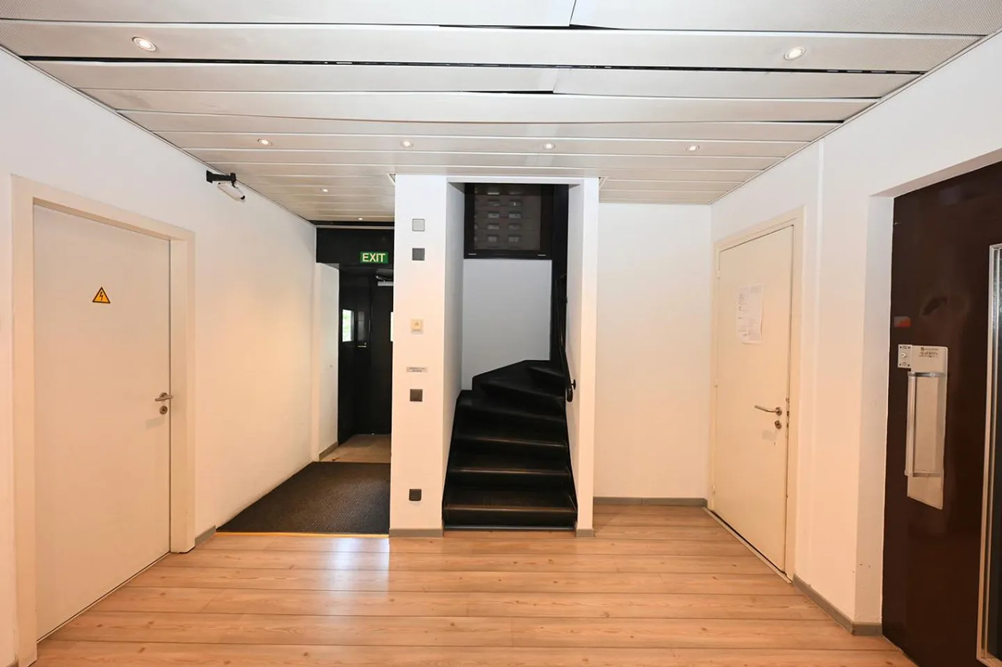 Office Units with Income - Photo 10 of 12