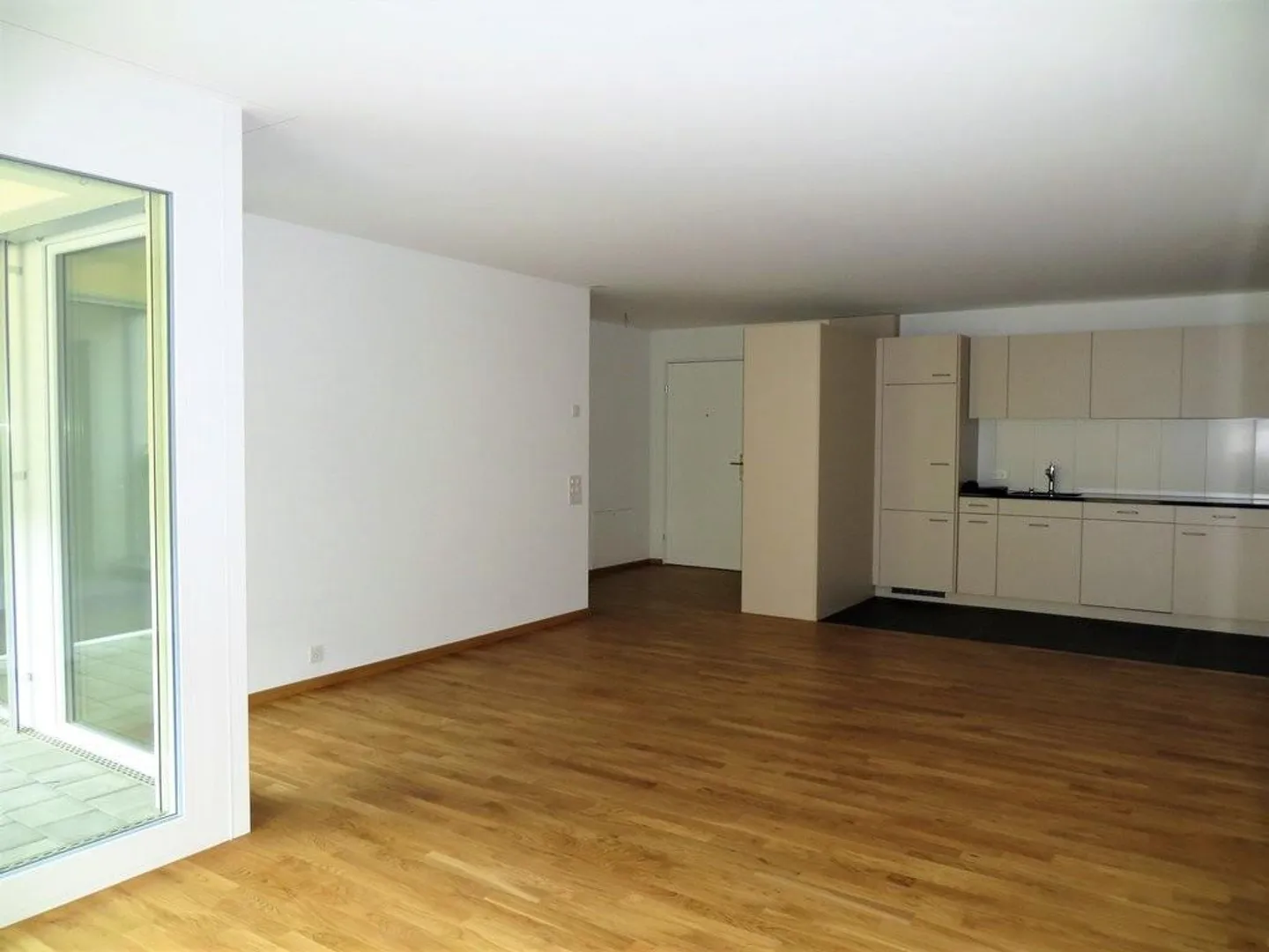 Modern 3.5 room apartment for rent in Maienfeld! - Photo 3 of 7