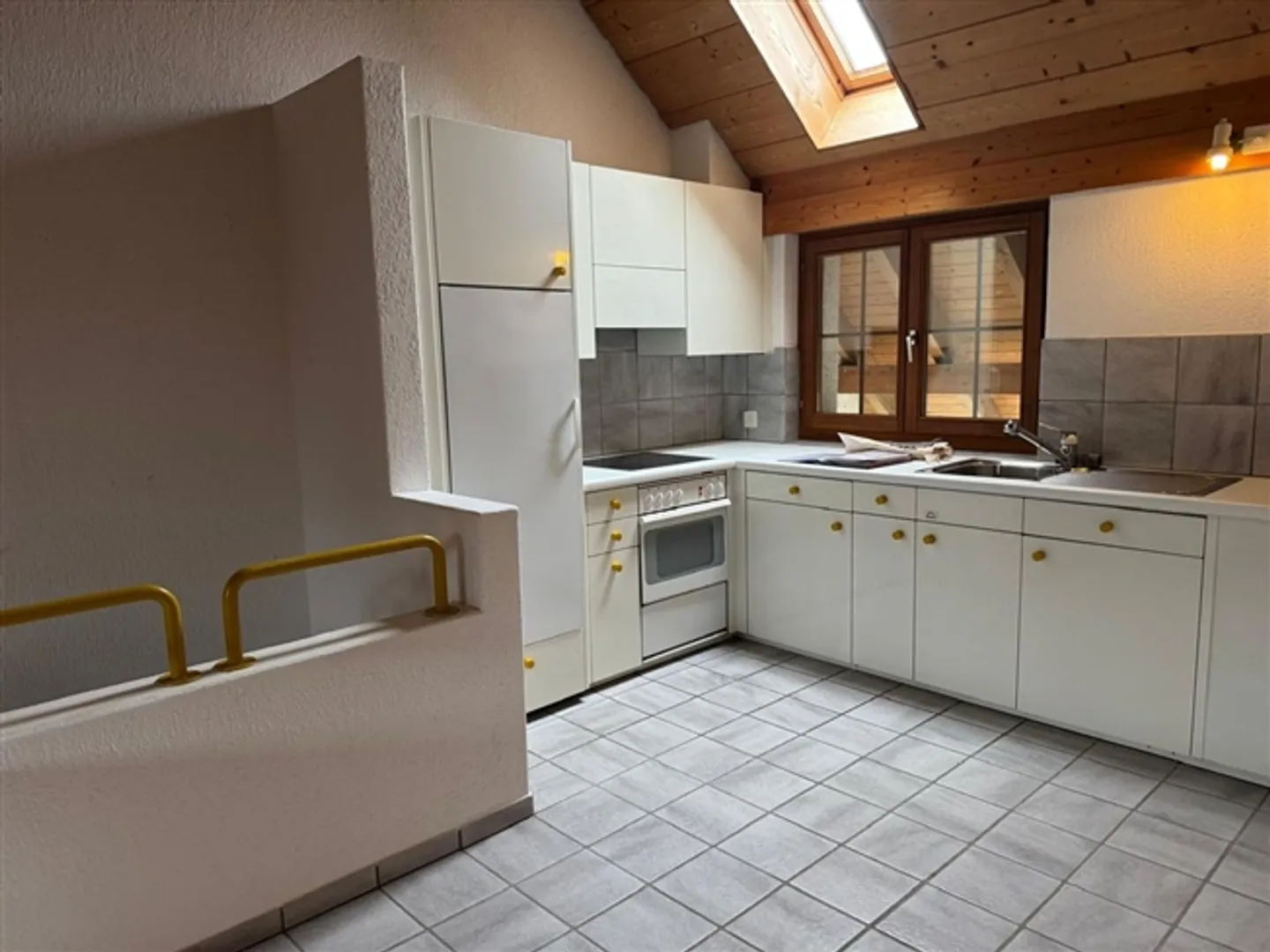 Appartamento Incantevole con Sottotetto, Giardino e Garage - Foto 2 di 11