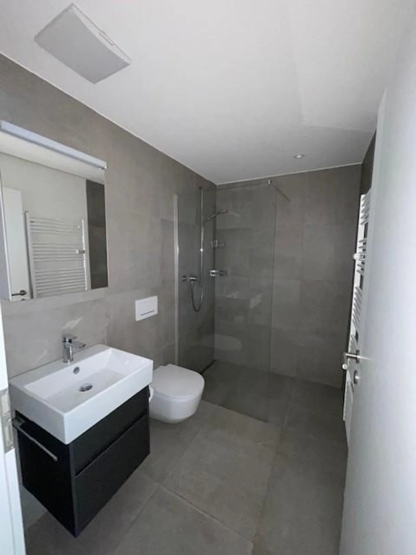 Appartement élégant de 2,5 pièces à la gare de Liestal - Photo 2 sur 6