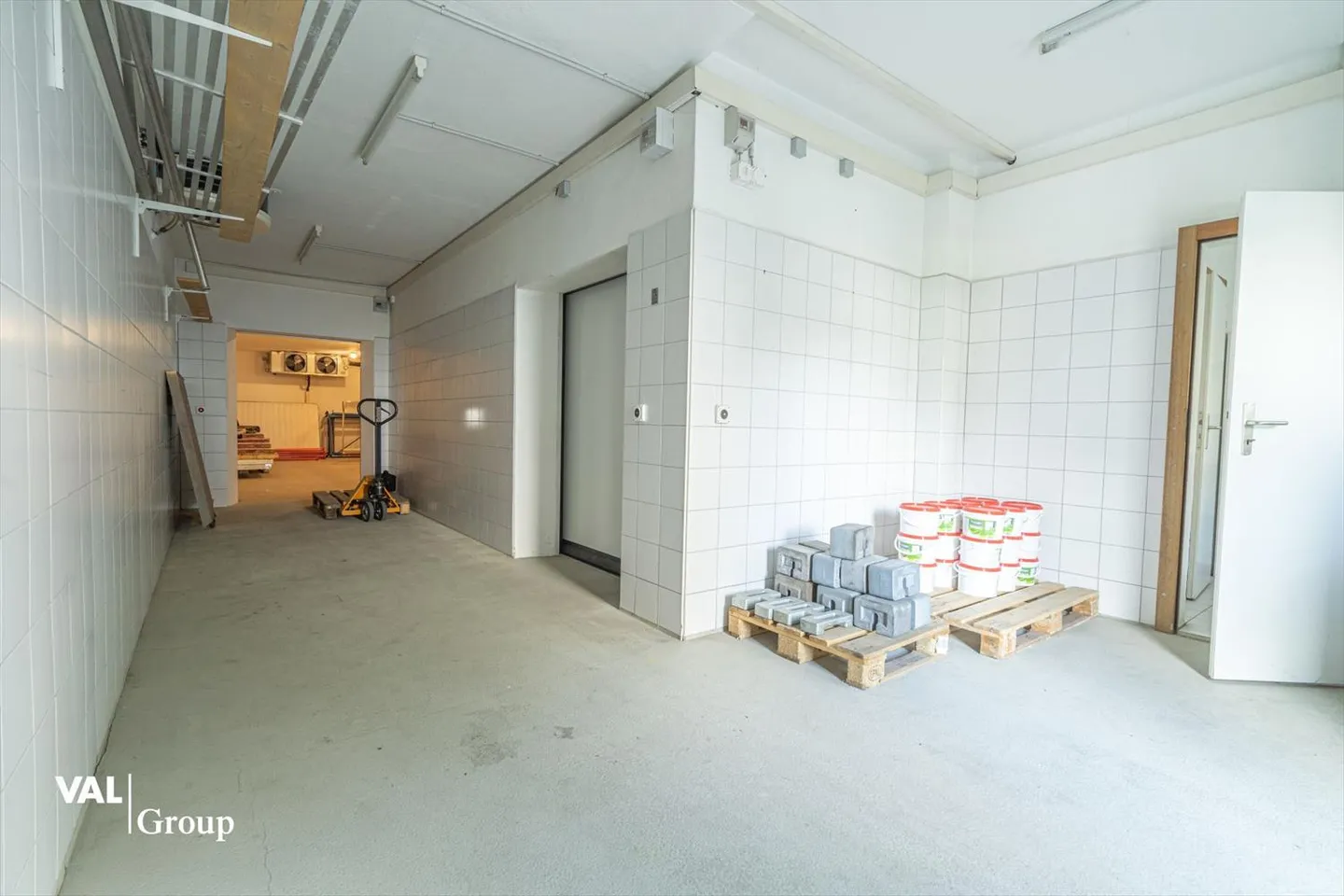 Dépôt/Entrepôt attrayant dans un emplacement central - Photo 1 sur 11