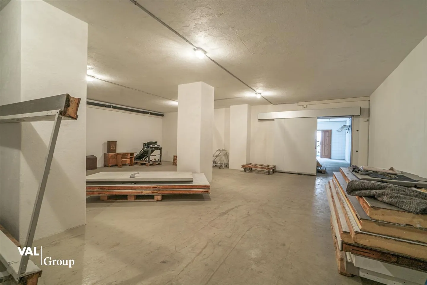 Dépôt/Entrepôt attrayant dans un emplacement central - Photo 2 sur 11