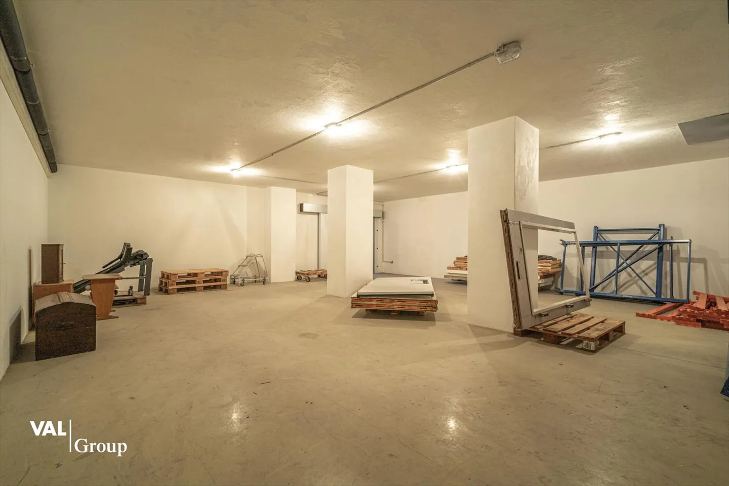 Dépôt/Entrepôt attrayant dans un emplacement central - Photo 3 sur 11
