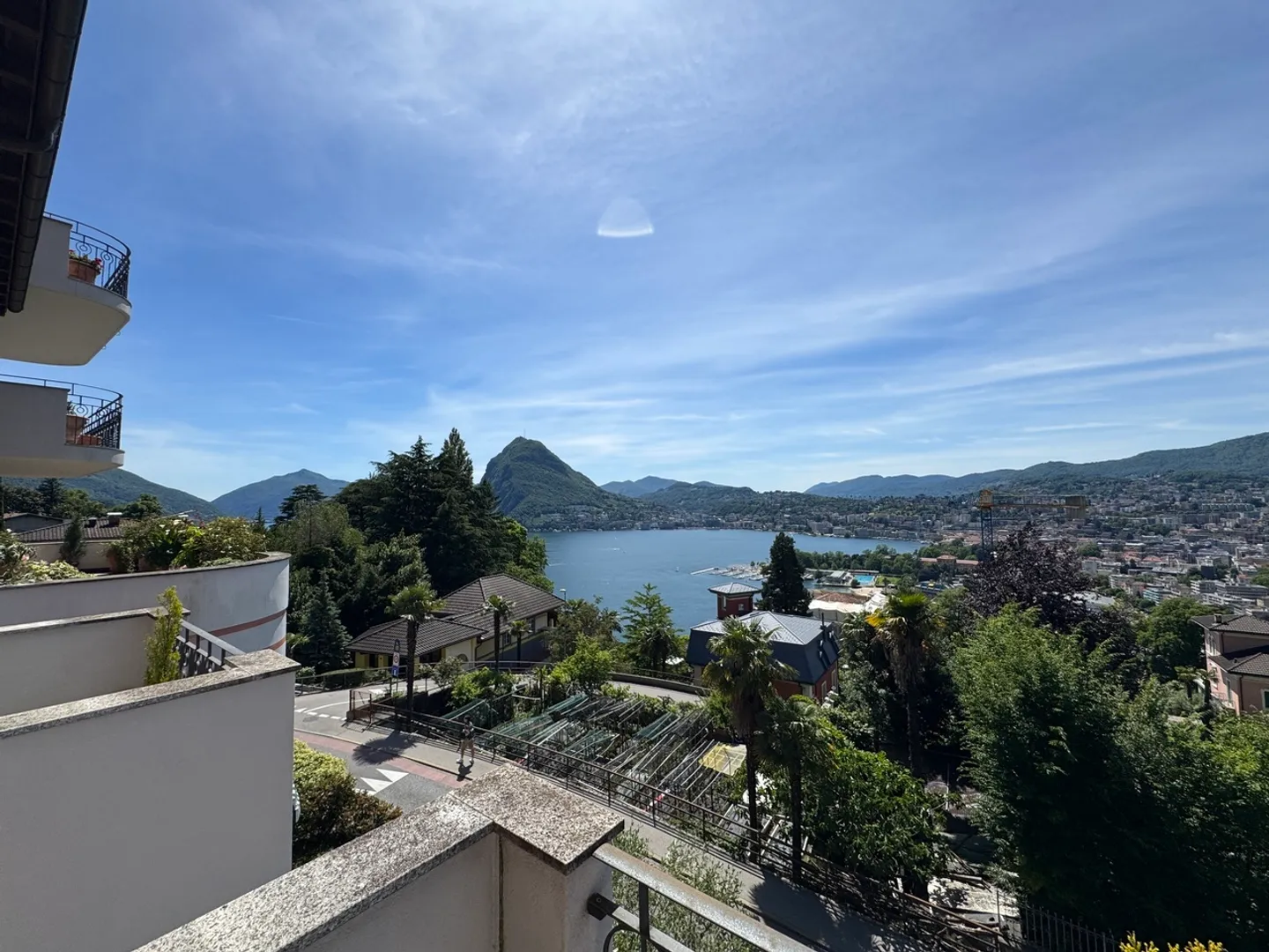 Appartamento Elegante con Vista Lago - Foto 1 di 11