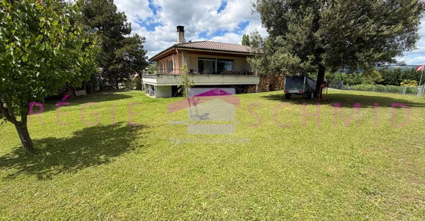 Individual Villa with 7 Rooms in Prangins - Photo 1 of 10