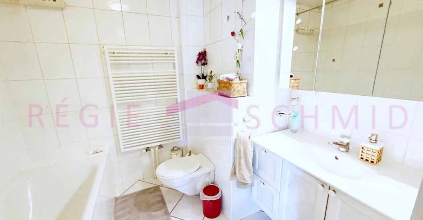 Individual Villa with 7 Rooms in Prangins - Photo 9 of 10