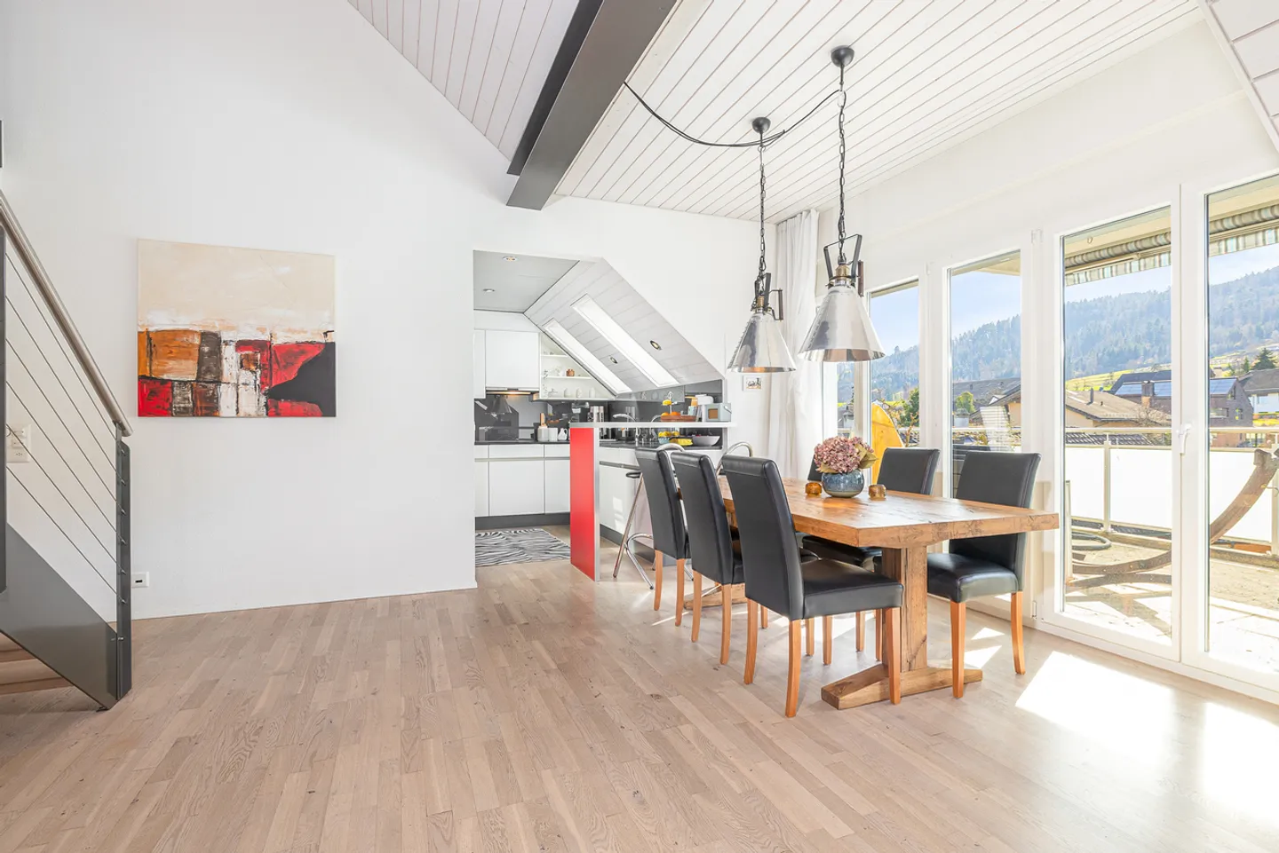 A home full of light, tranquility, and quality - Photo 7 of 13