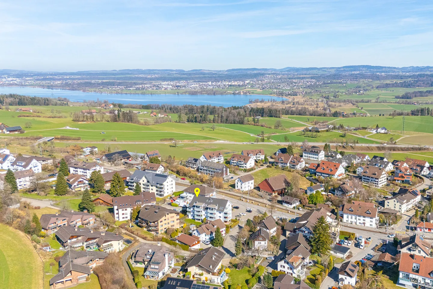 A home full of light, tranquility, and quality - Photo 2 of 13