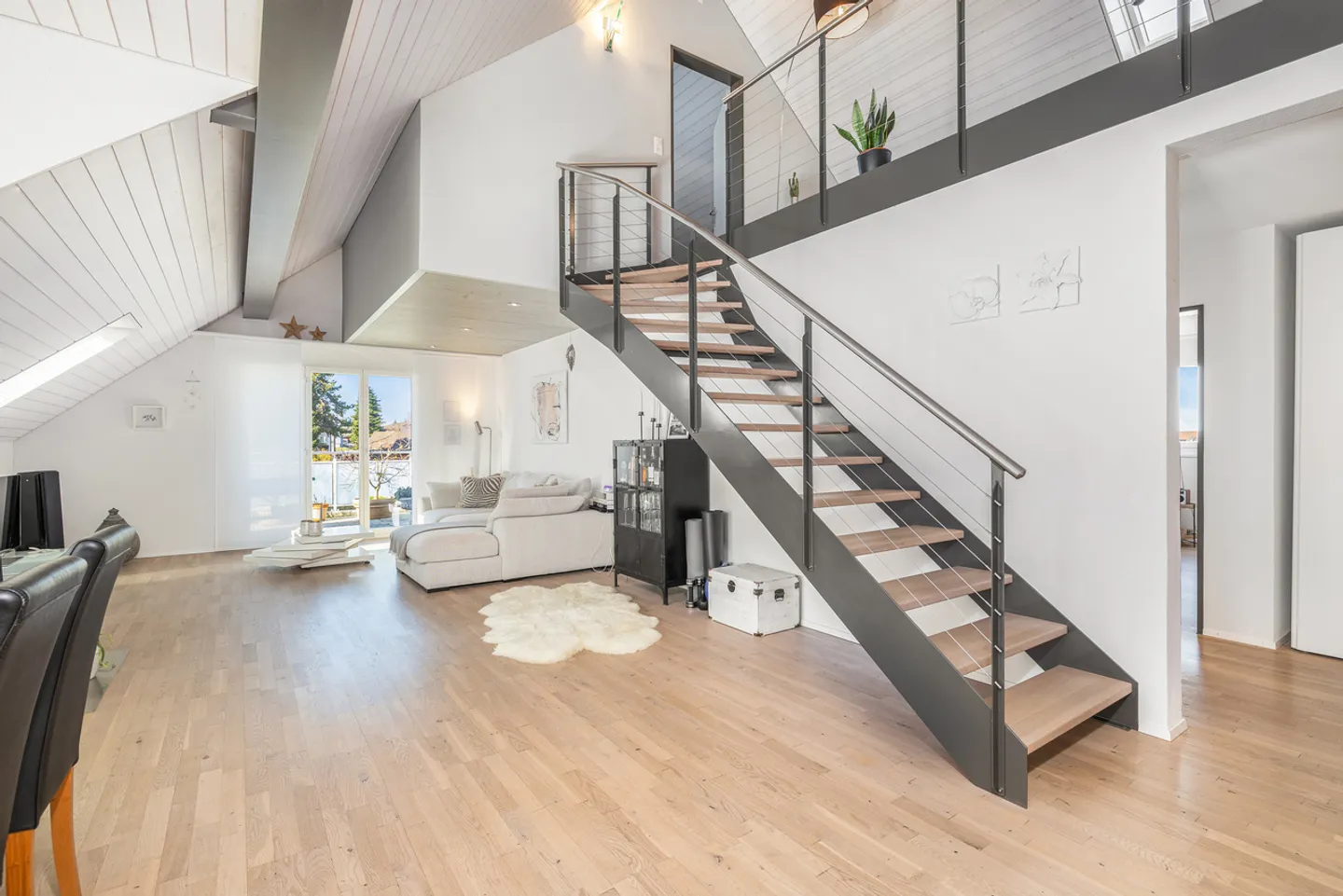 A home full of light, tranquility, and quality - Photo 9 of 13