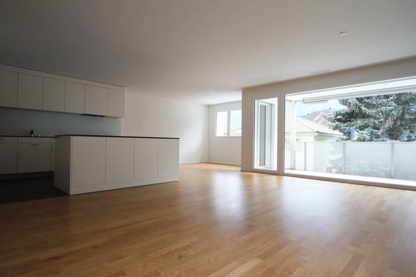 Appartement moderne de 4,5 pièces à louer à Felsberg ! - Photo 3 sur 7