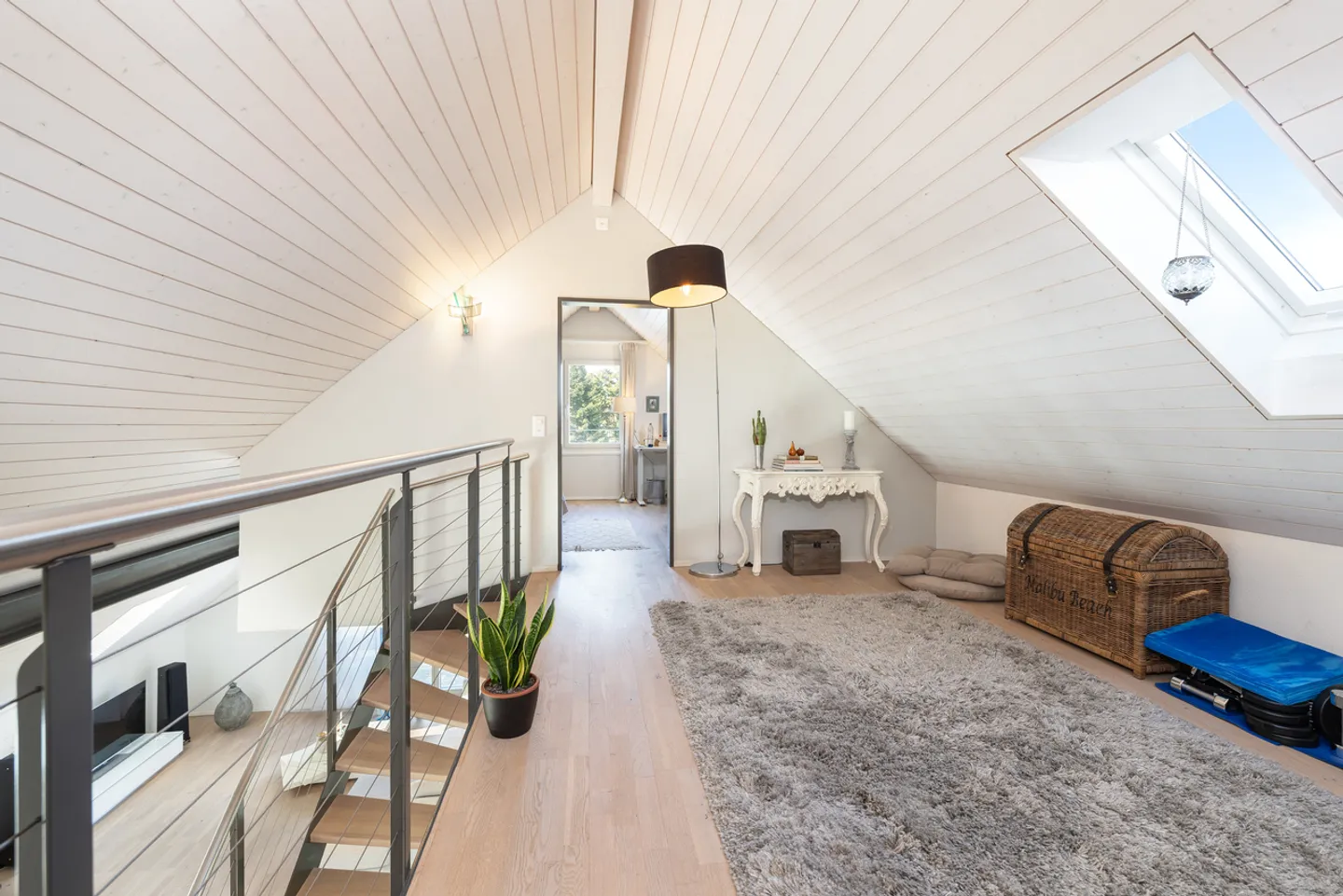 A home full of light, tranquility, and quality - Photo 10 of 13