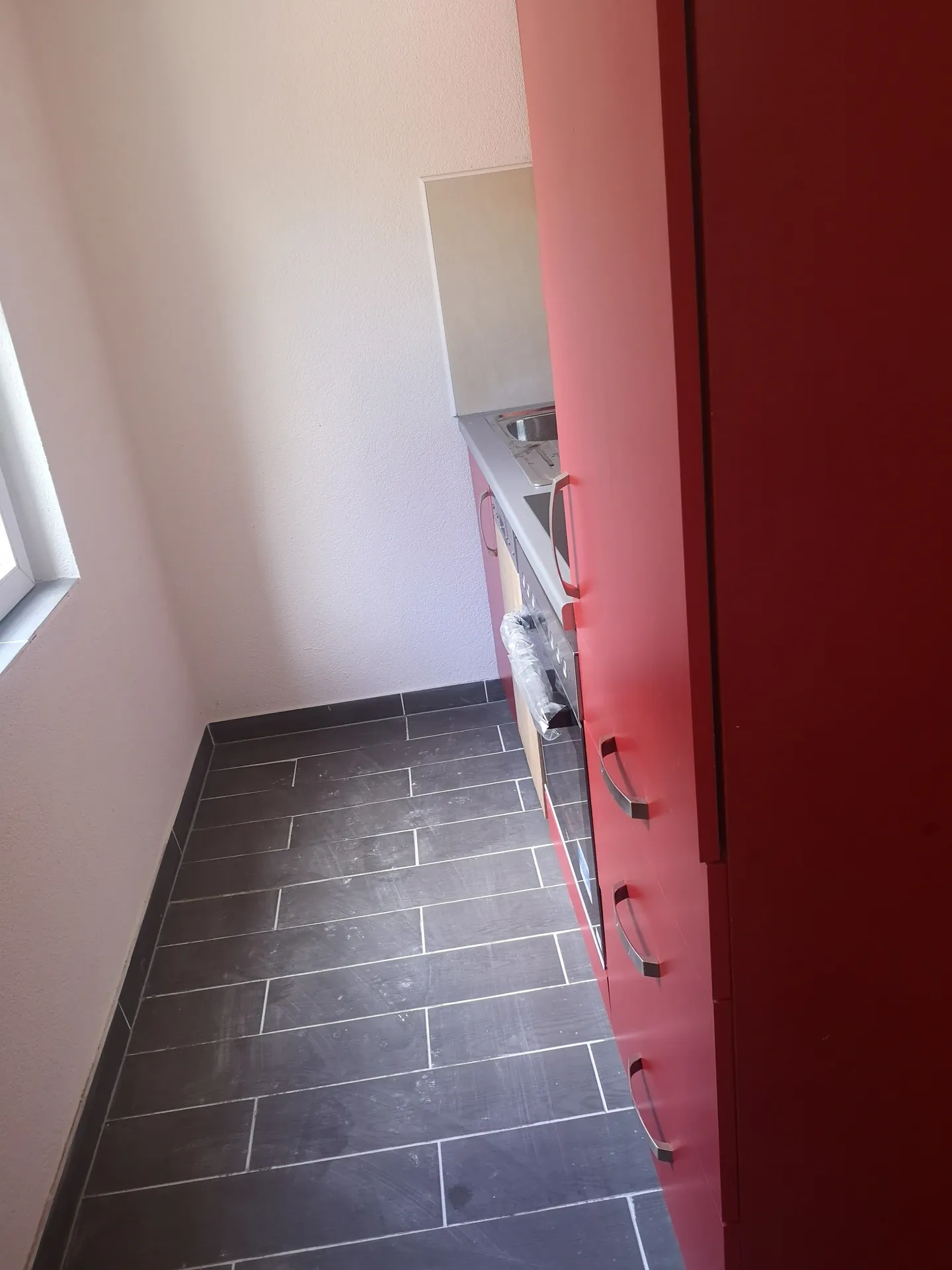 Appartement rénové avec terrasse - Photo 3 sur 4